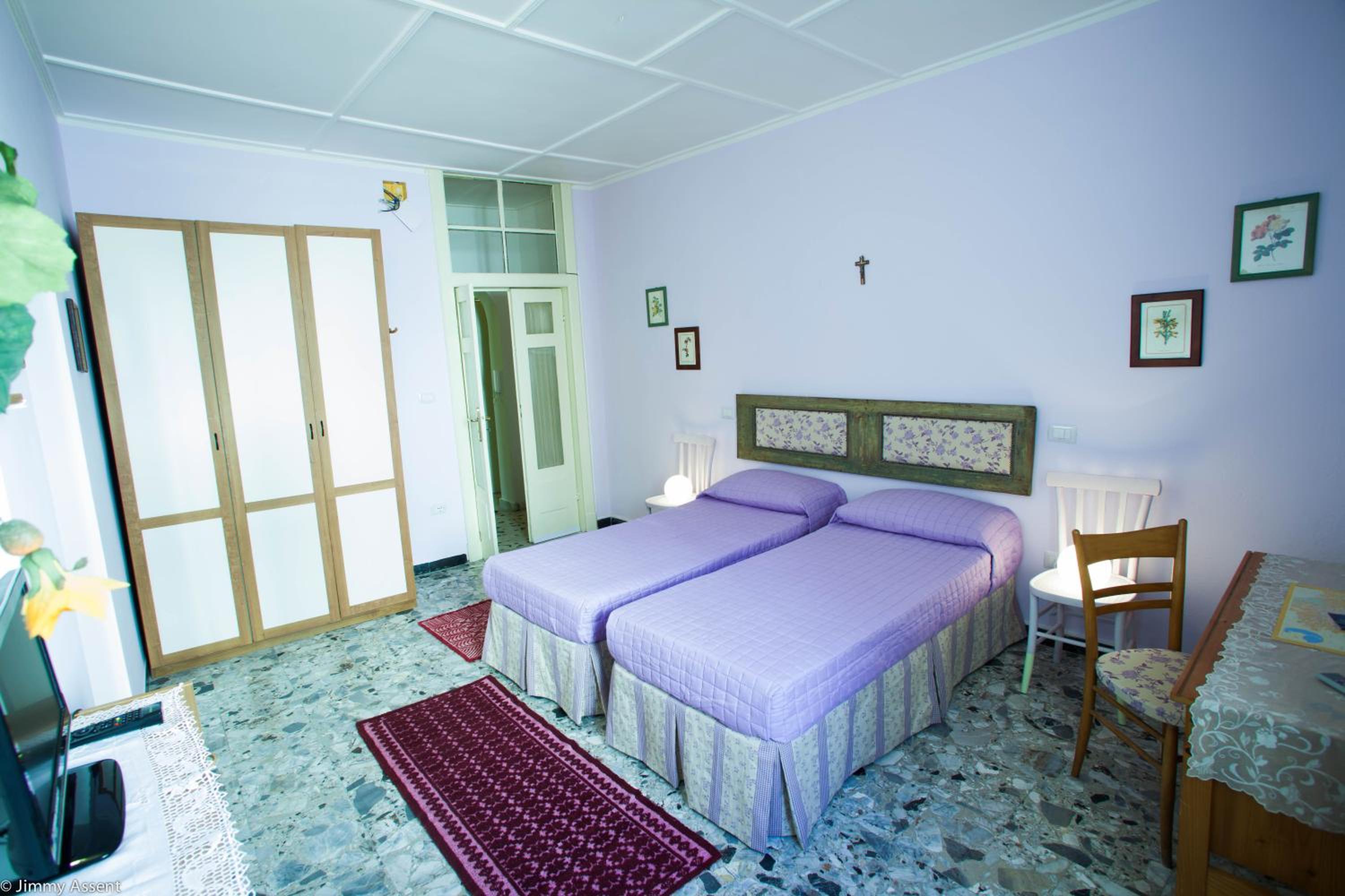 Double or Twin Room with Private External Bathroom - Photo 20