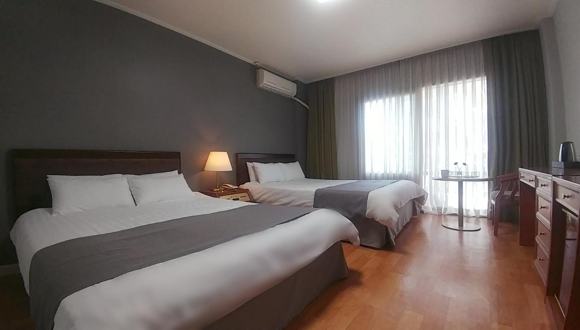 Standard Quadruple Room - Photo 13