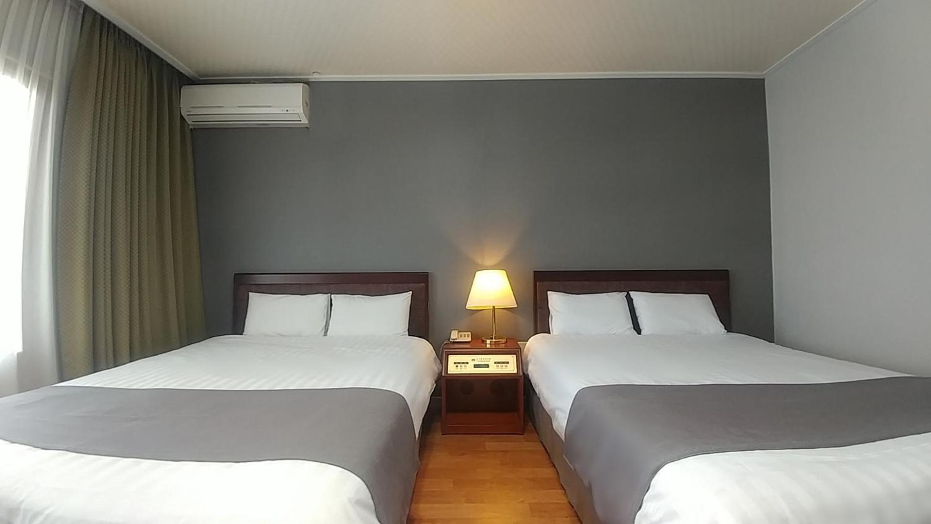 Standard Quadruple Room - Photo 7