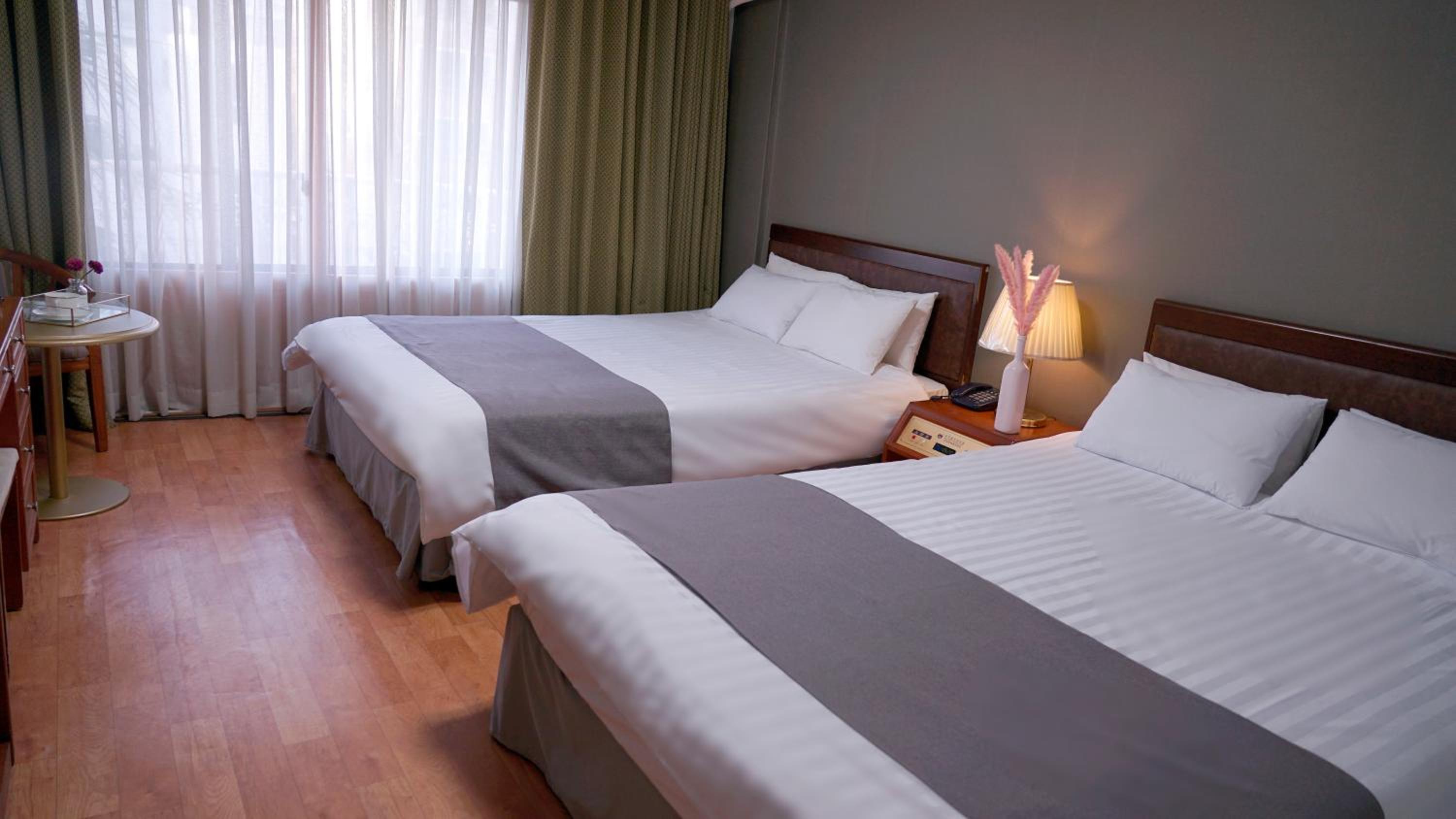 Standard Quadruple Room - Photo 8