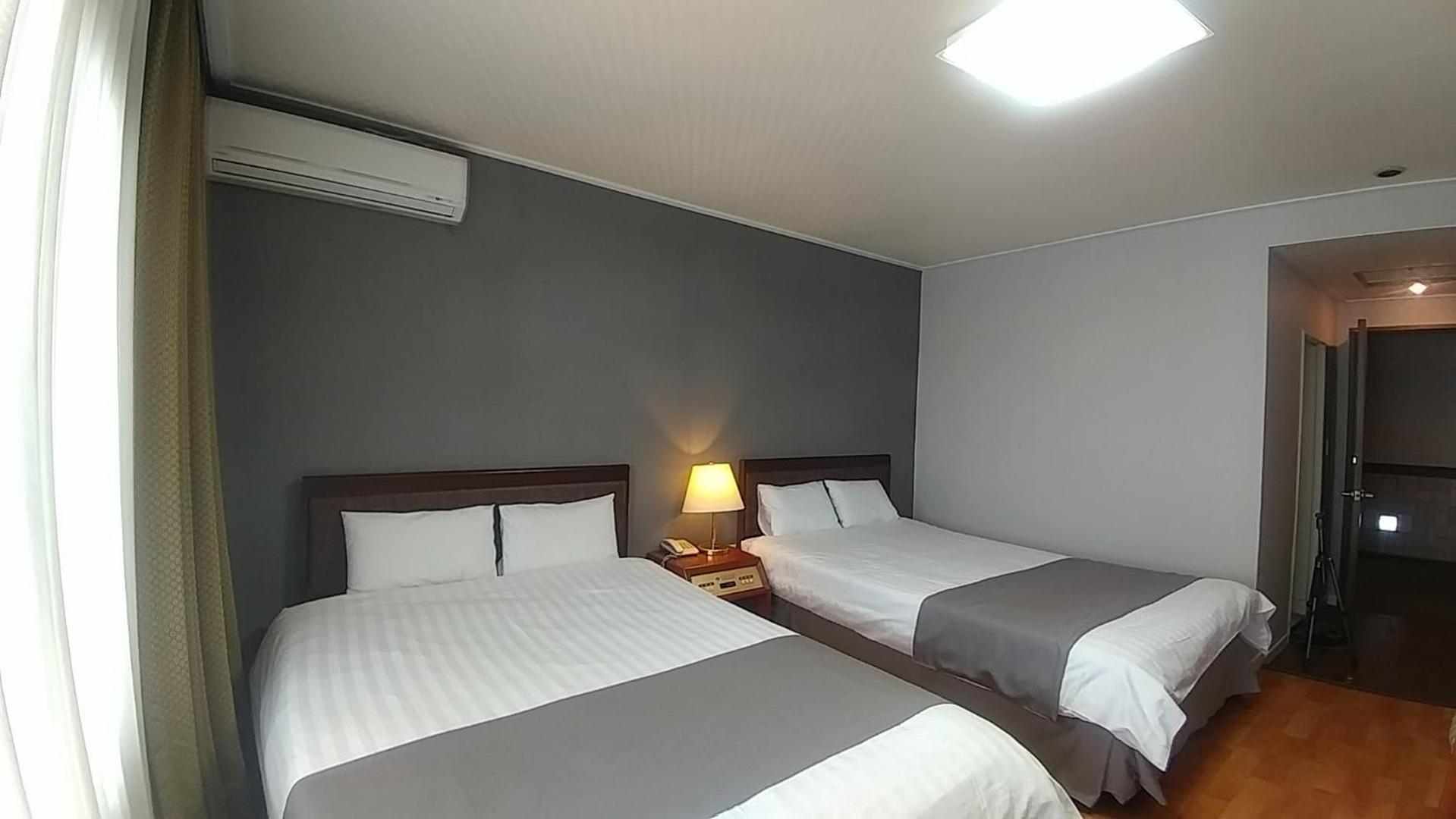 Standard Quadruple Room - Photo 11