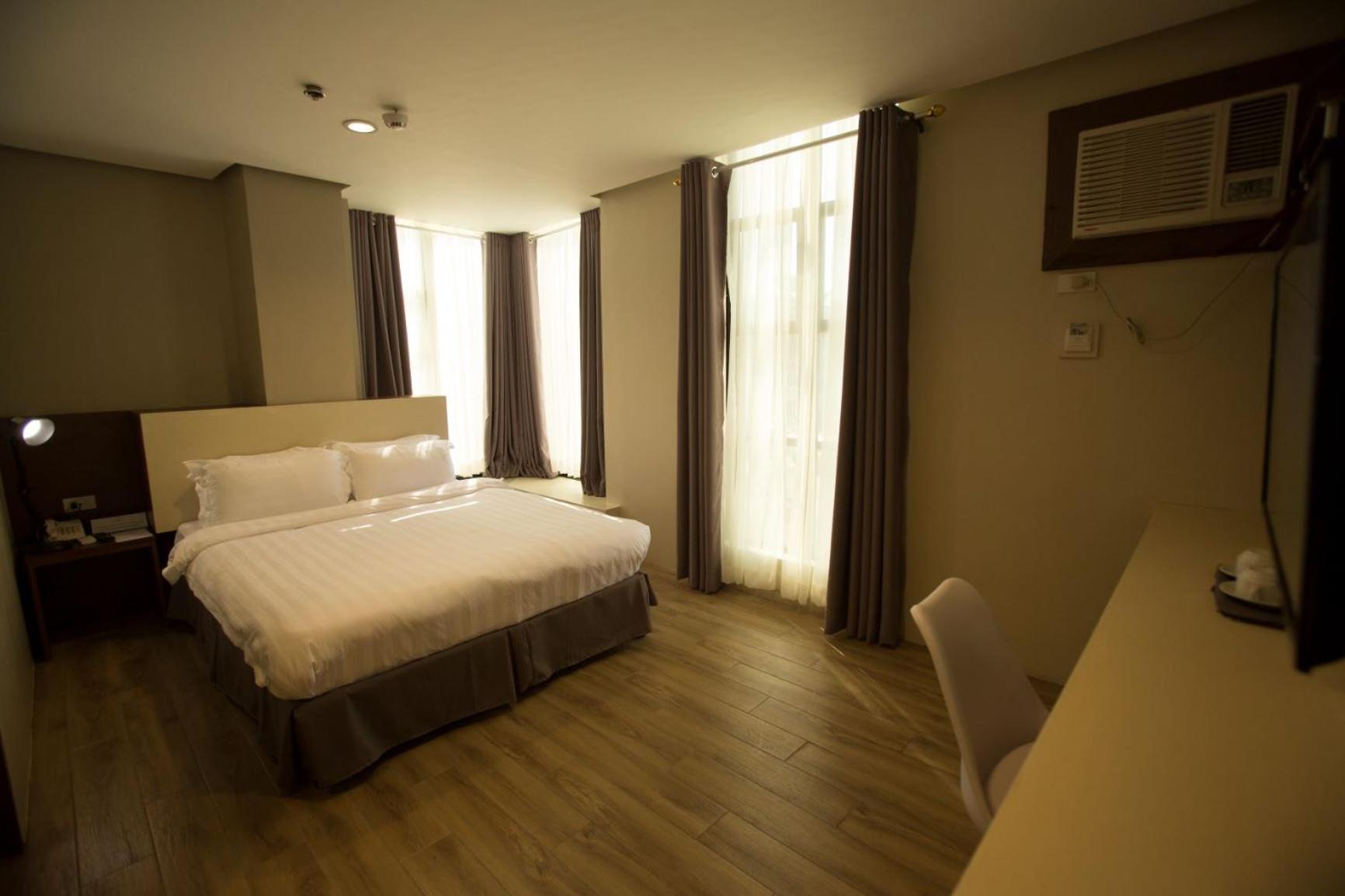 Deluxe Queen Room - Photo 2