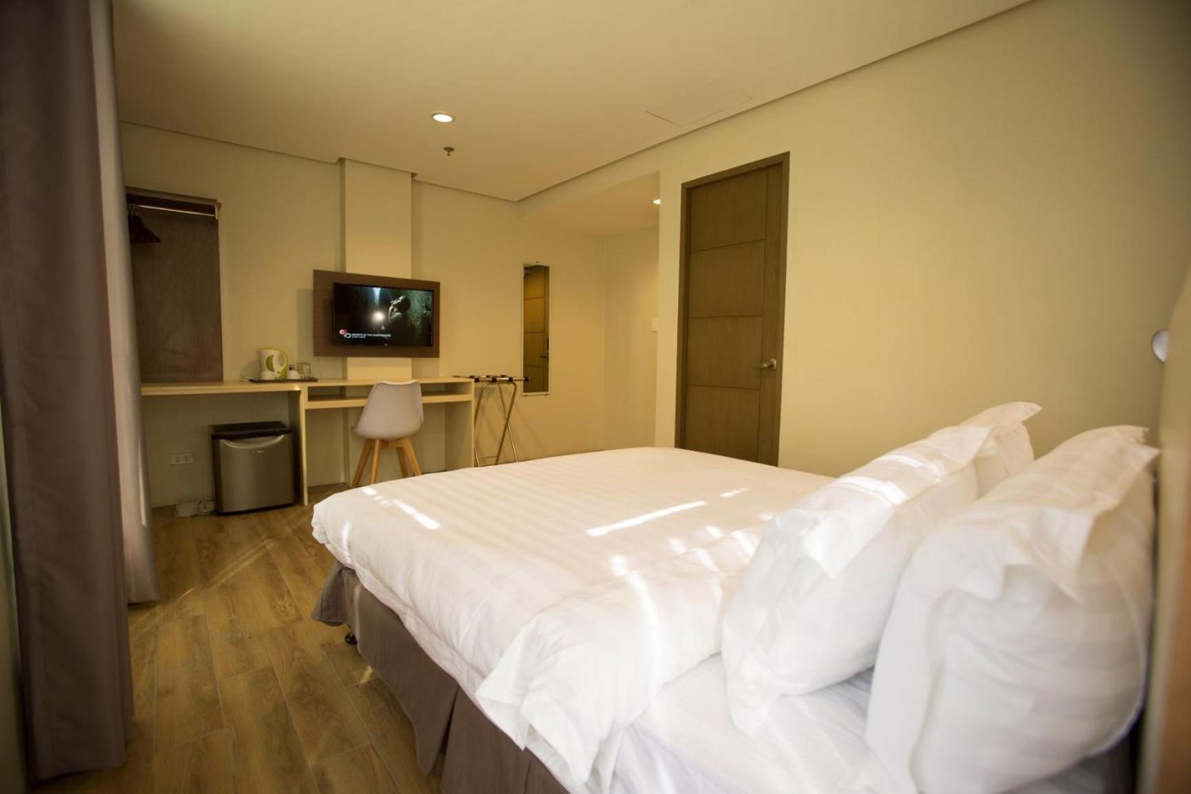 Deluxe Queen Room - Photo 4
