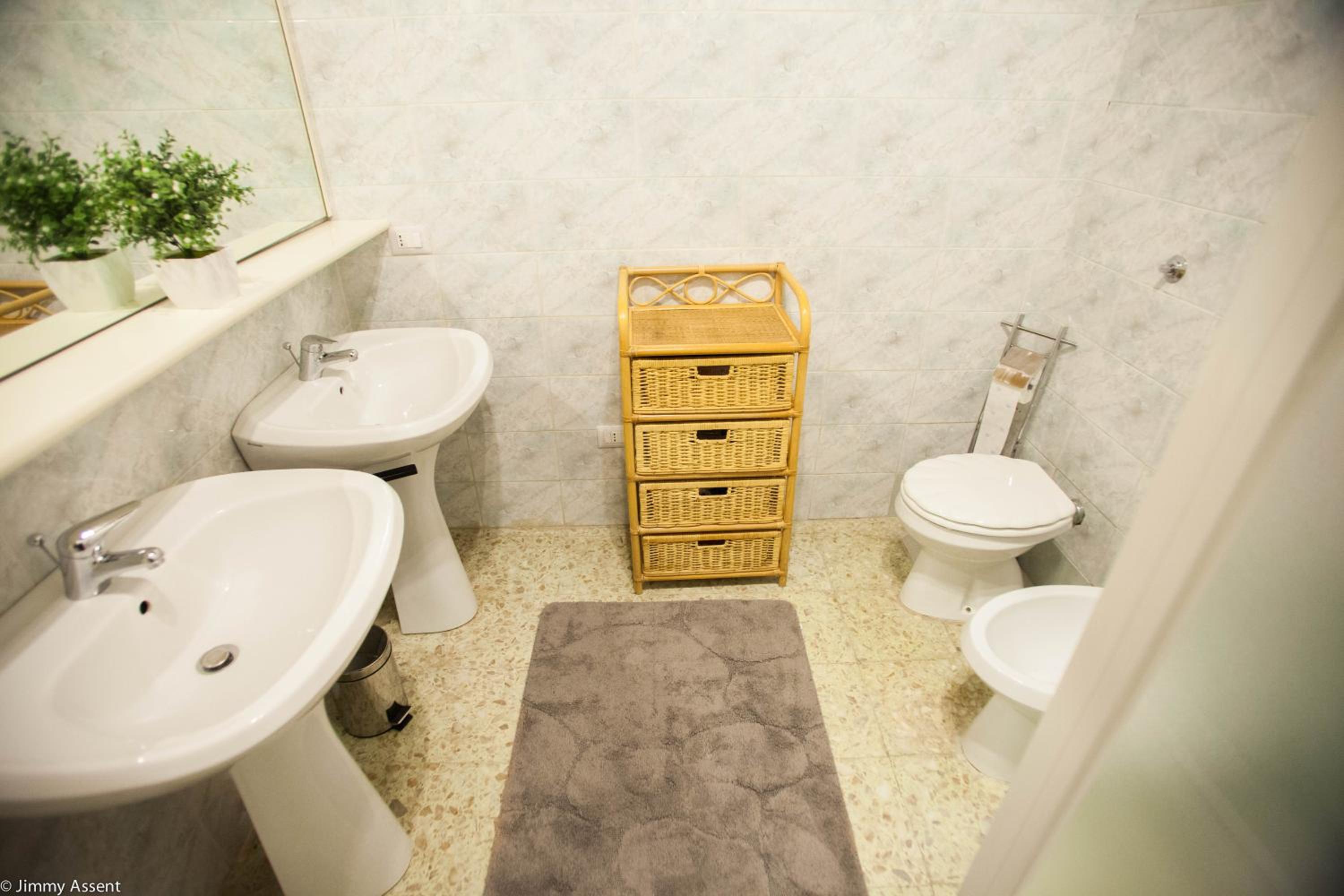Double or Twin Room with Private External Bathroom - Photo 11