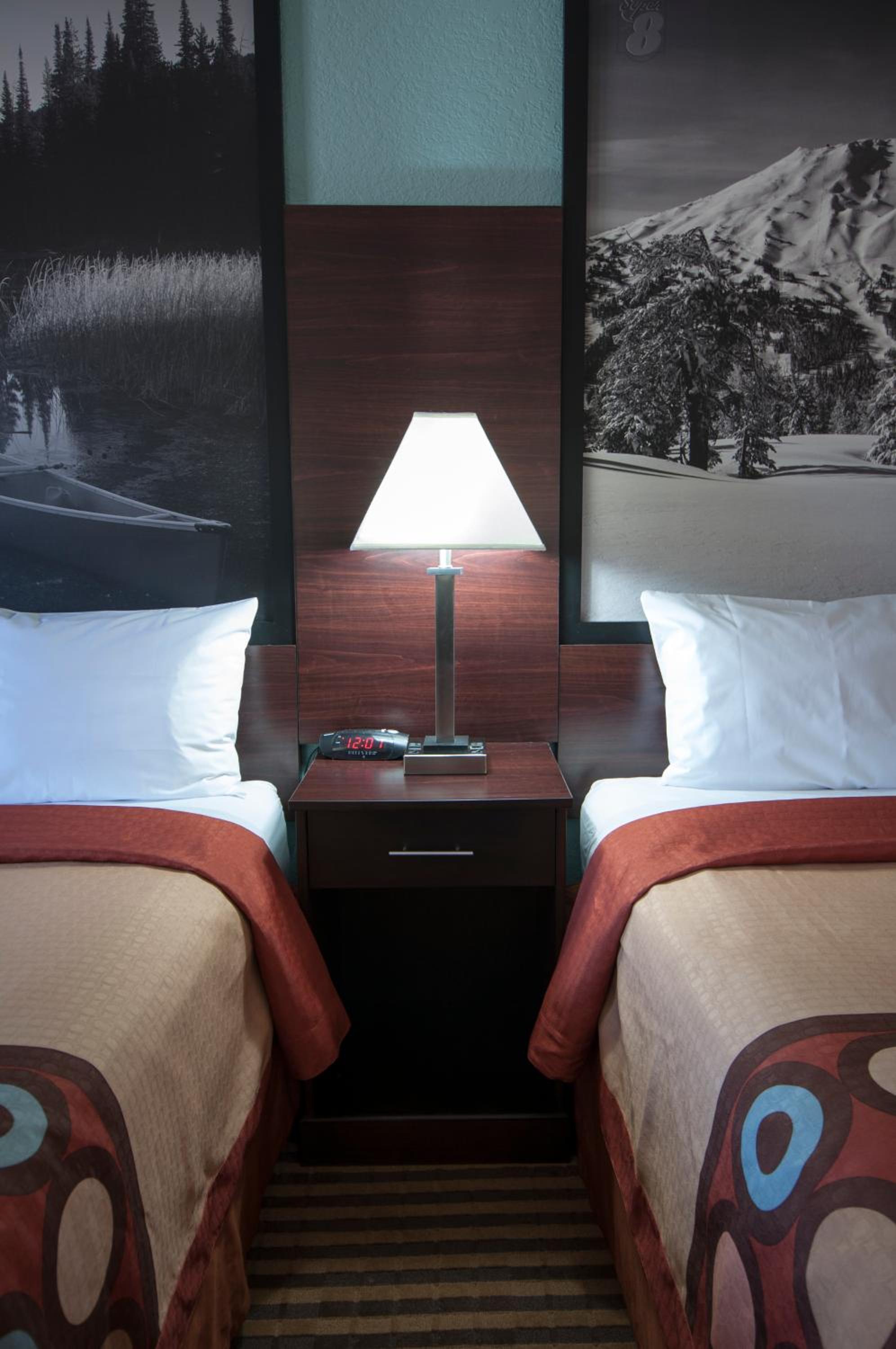 Standard Queen Room with Two Queen Beds - Non Smoking  - Photo 4