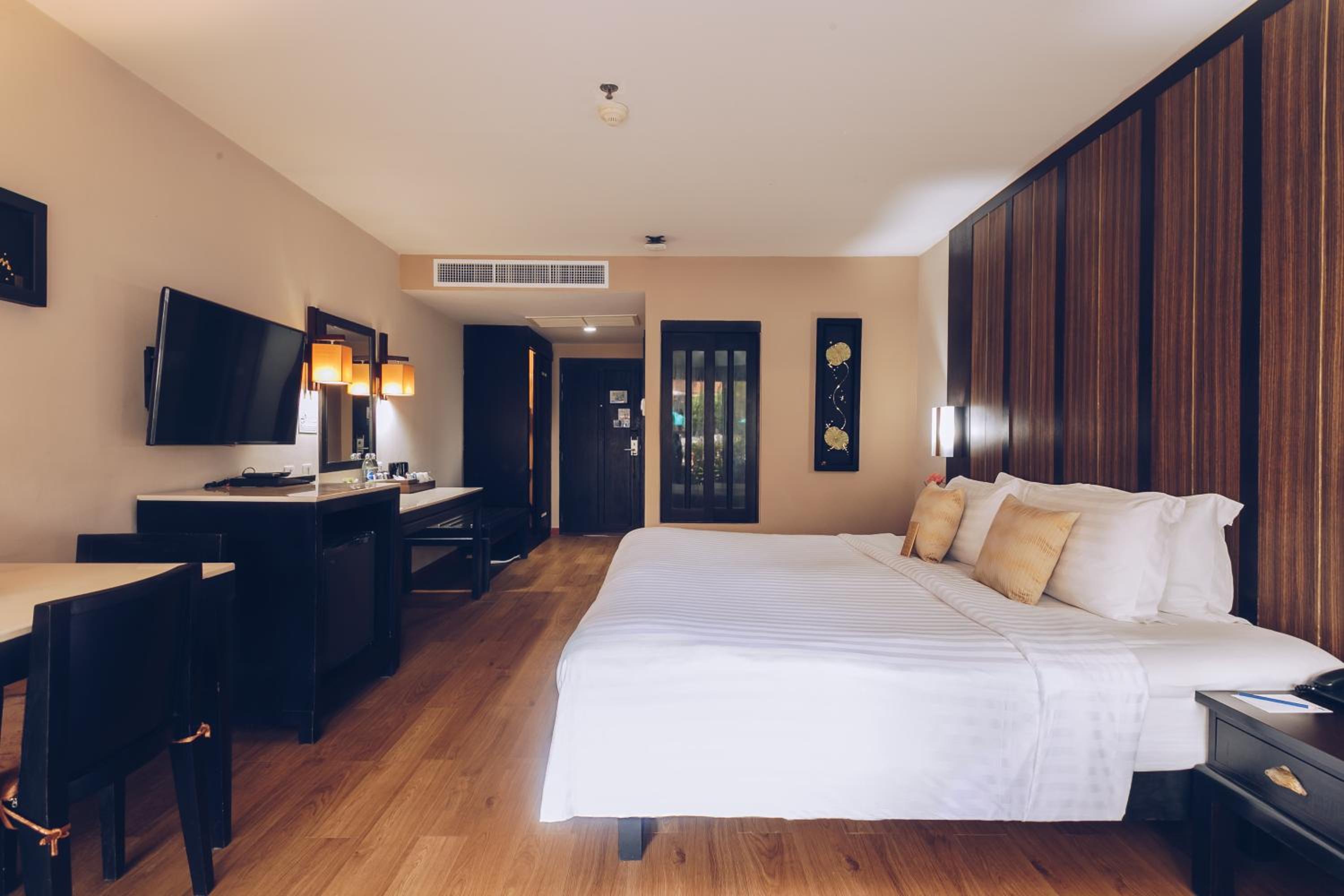 Deluxe Double or Twin Room with Spa Bath - Photo 10