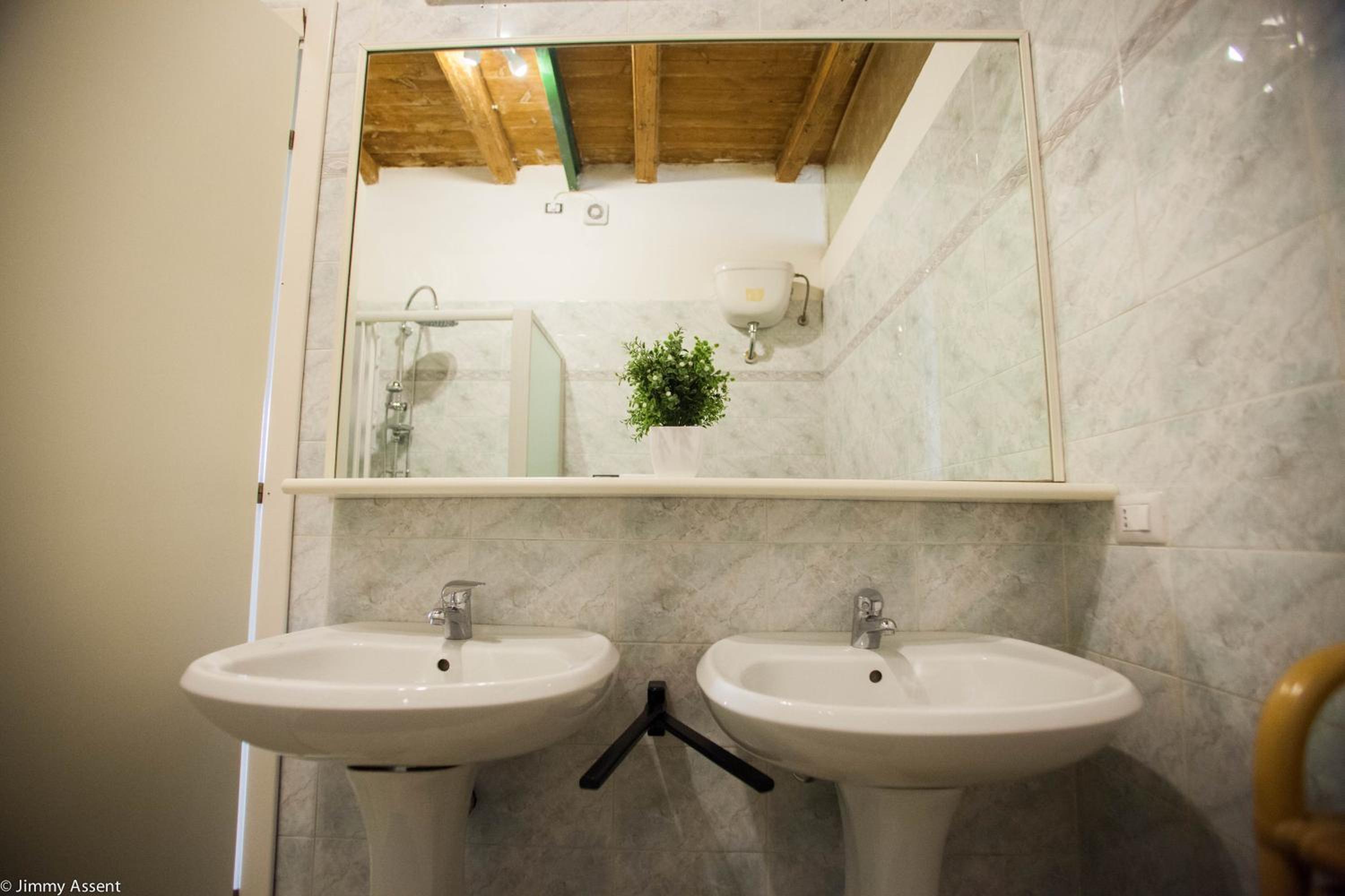 Double or Twin Room with Private External Bathroom - Photo 10
