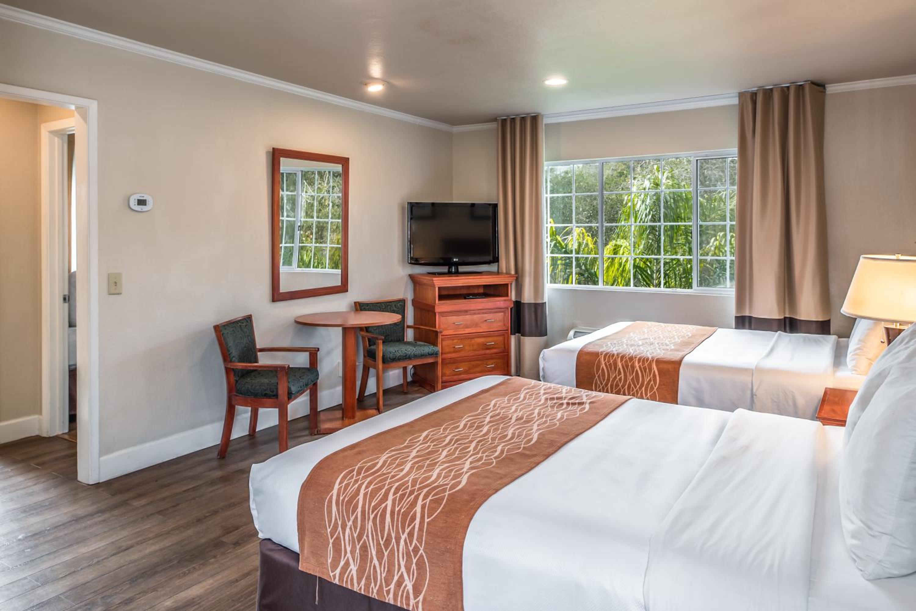 Standard Room with Two Queen Beds - Non Smoking - Photo 3