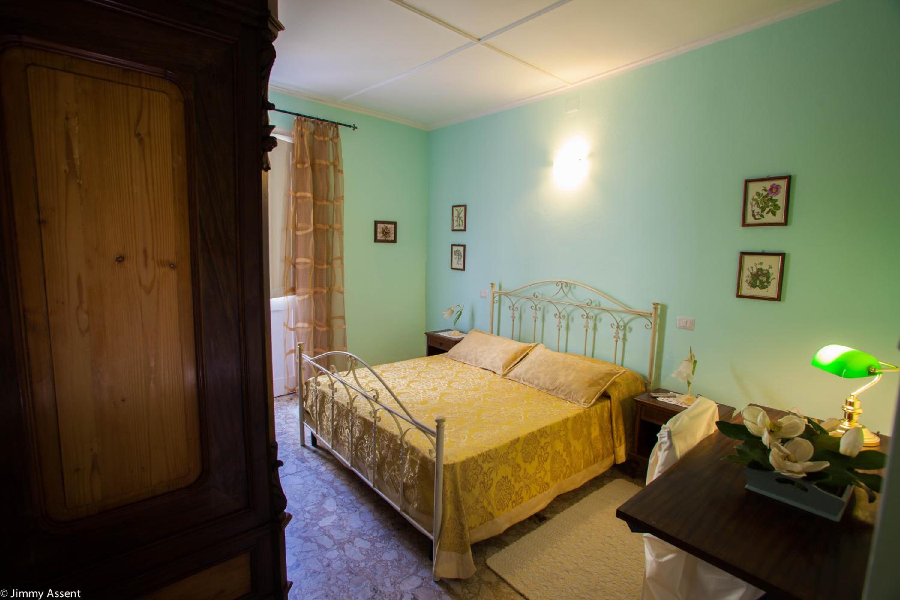 Double Room with Private Bathroom & Balcony - Photo 5