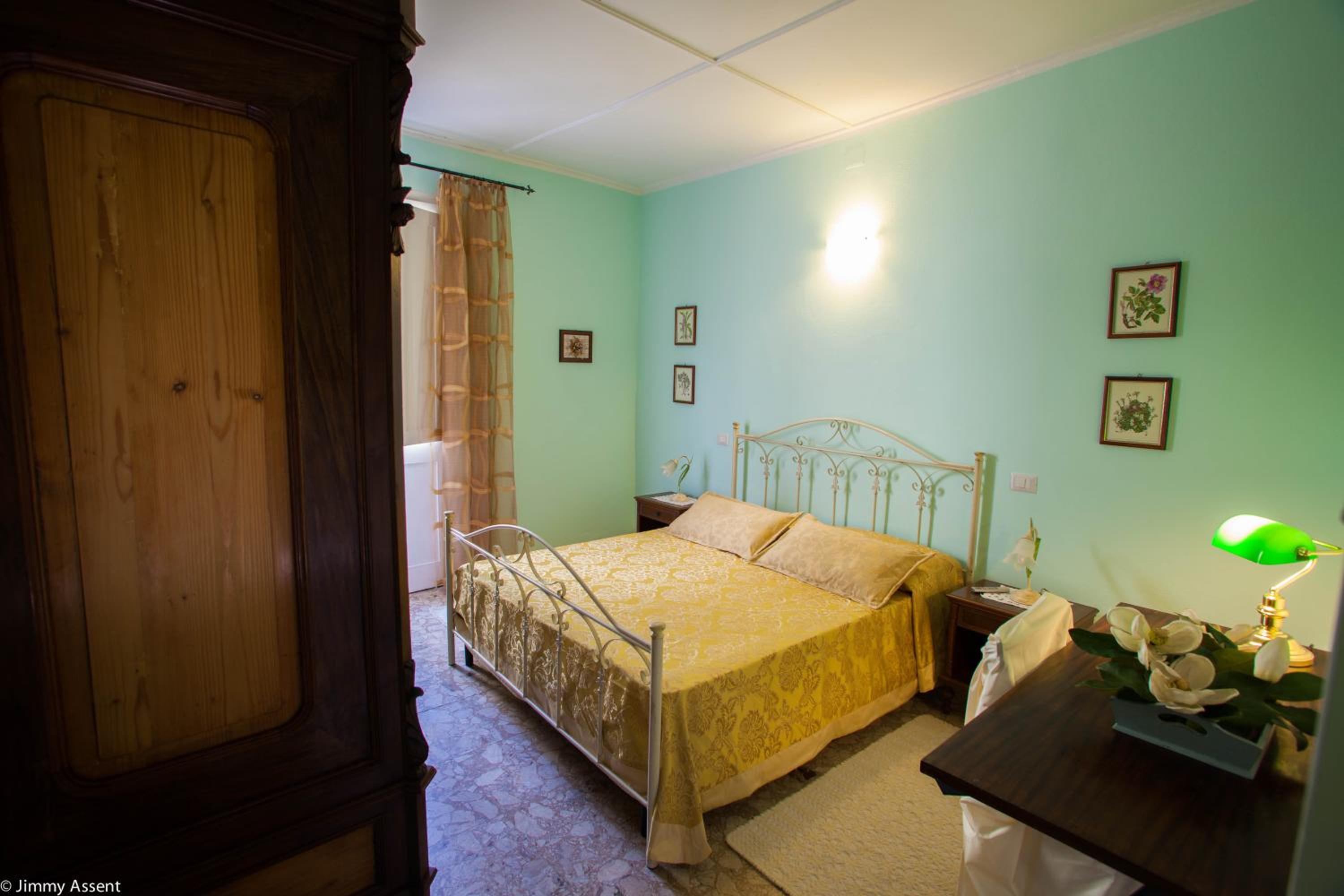 Double or Twin Room with Private External Bathroom - Photo 22