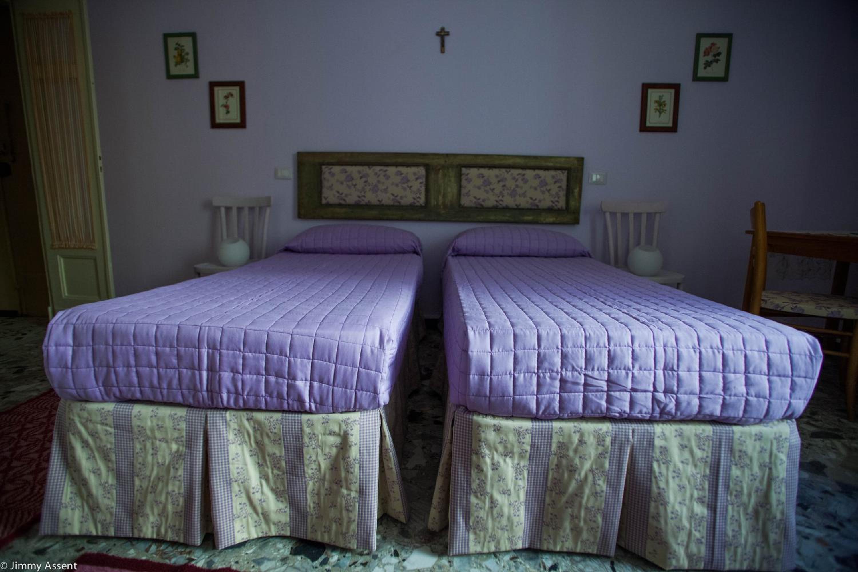 Double or Twin Room with Private External Bathroom - Photo 9