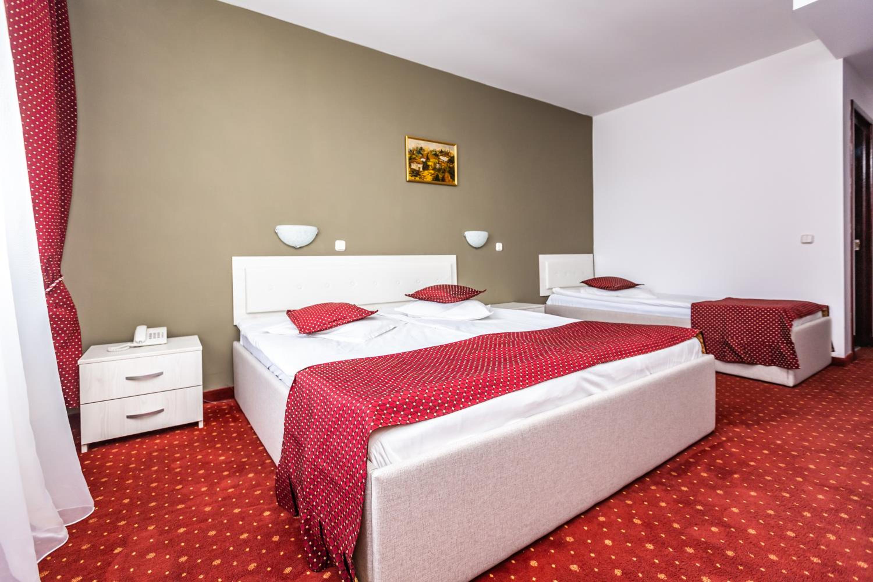 Basic Triple Room photo 1