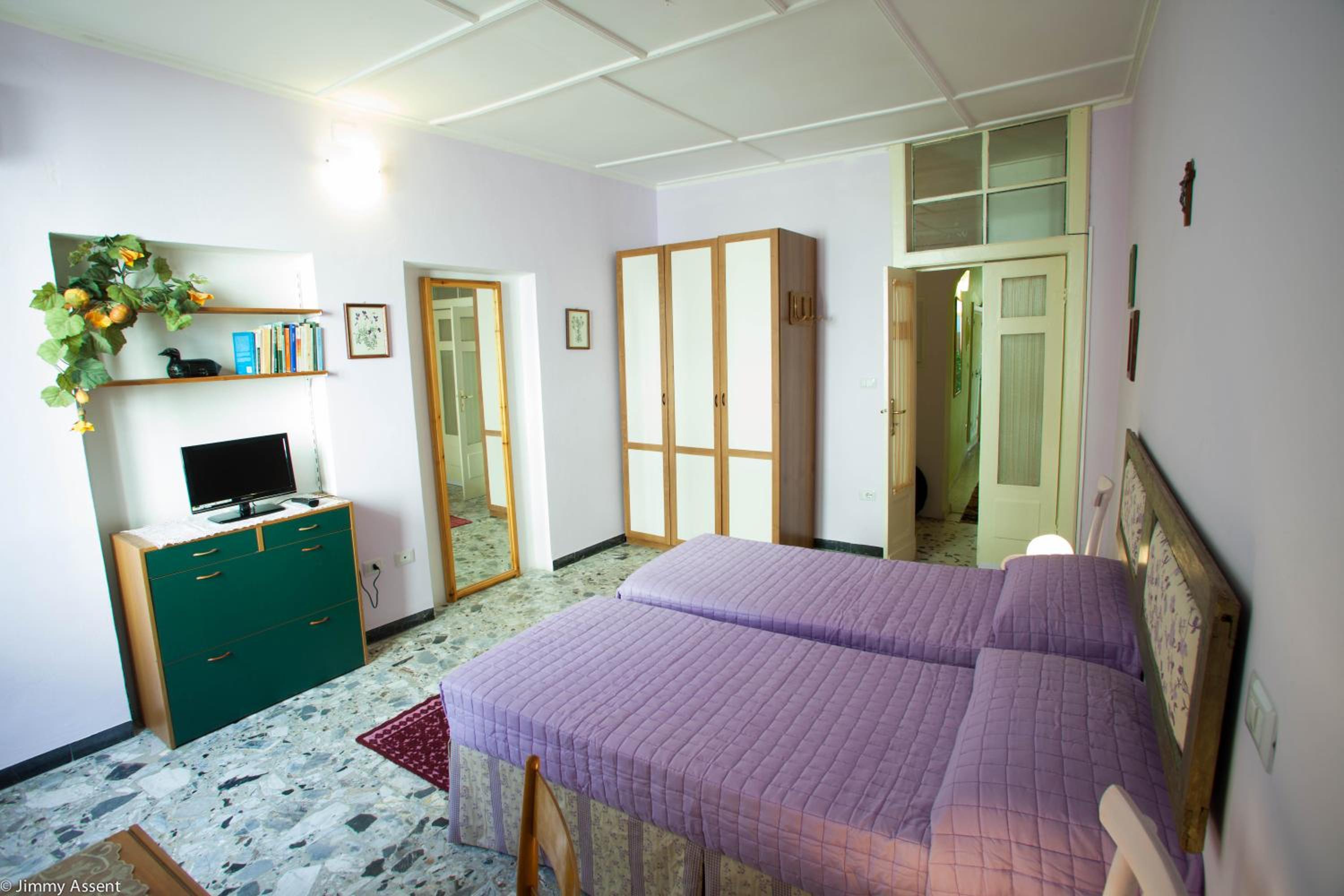 Double or Twin Room with Private External Bathroom - Photo 8