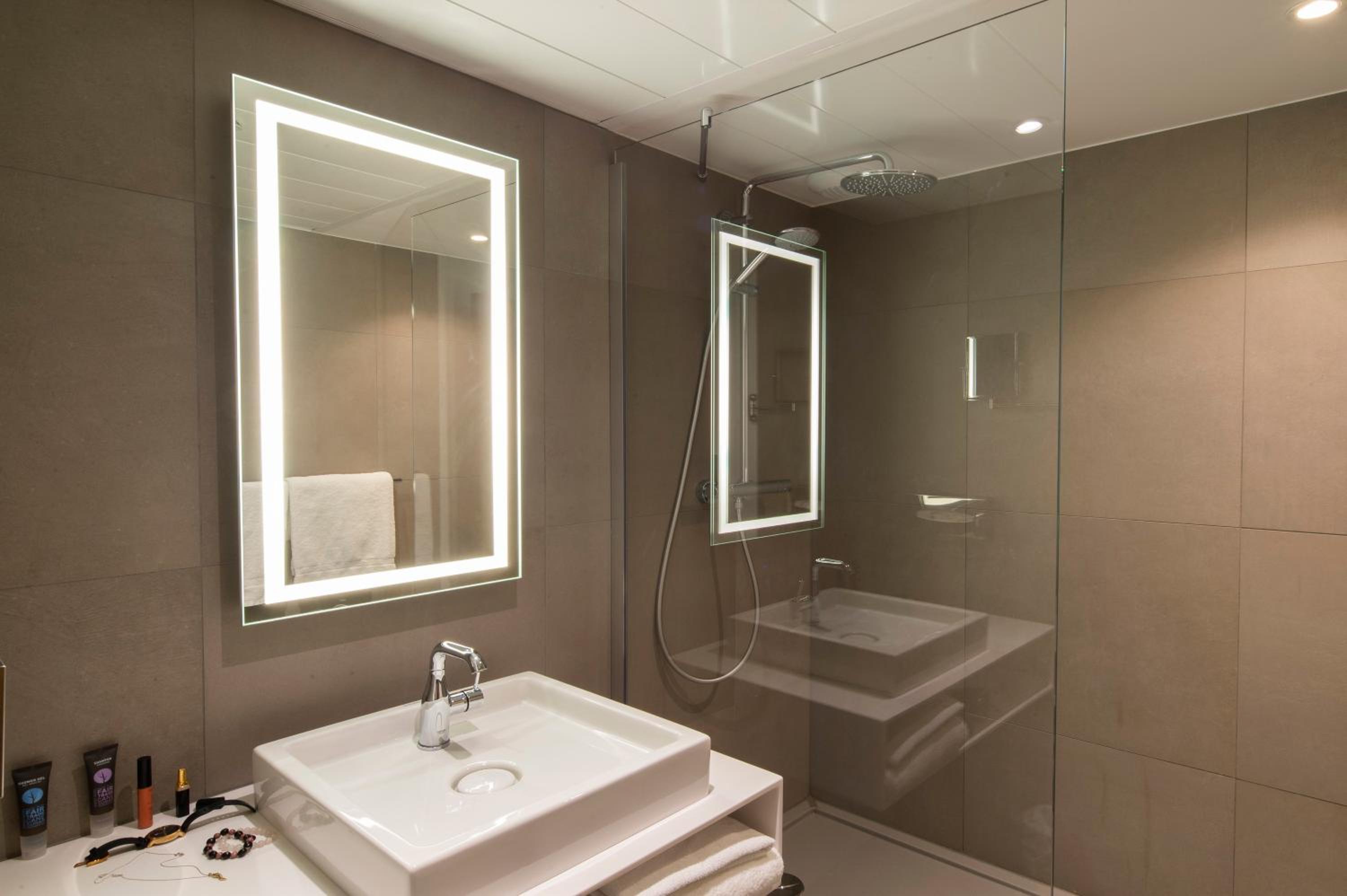 Executive Double Room - Photo 11