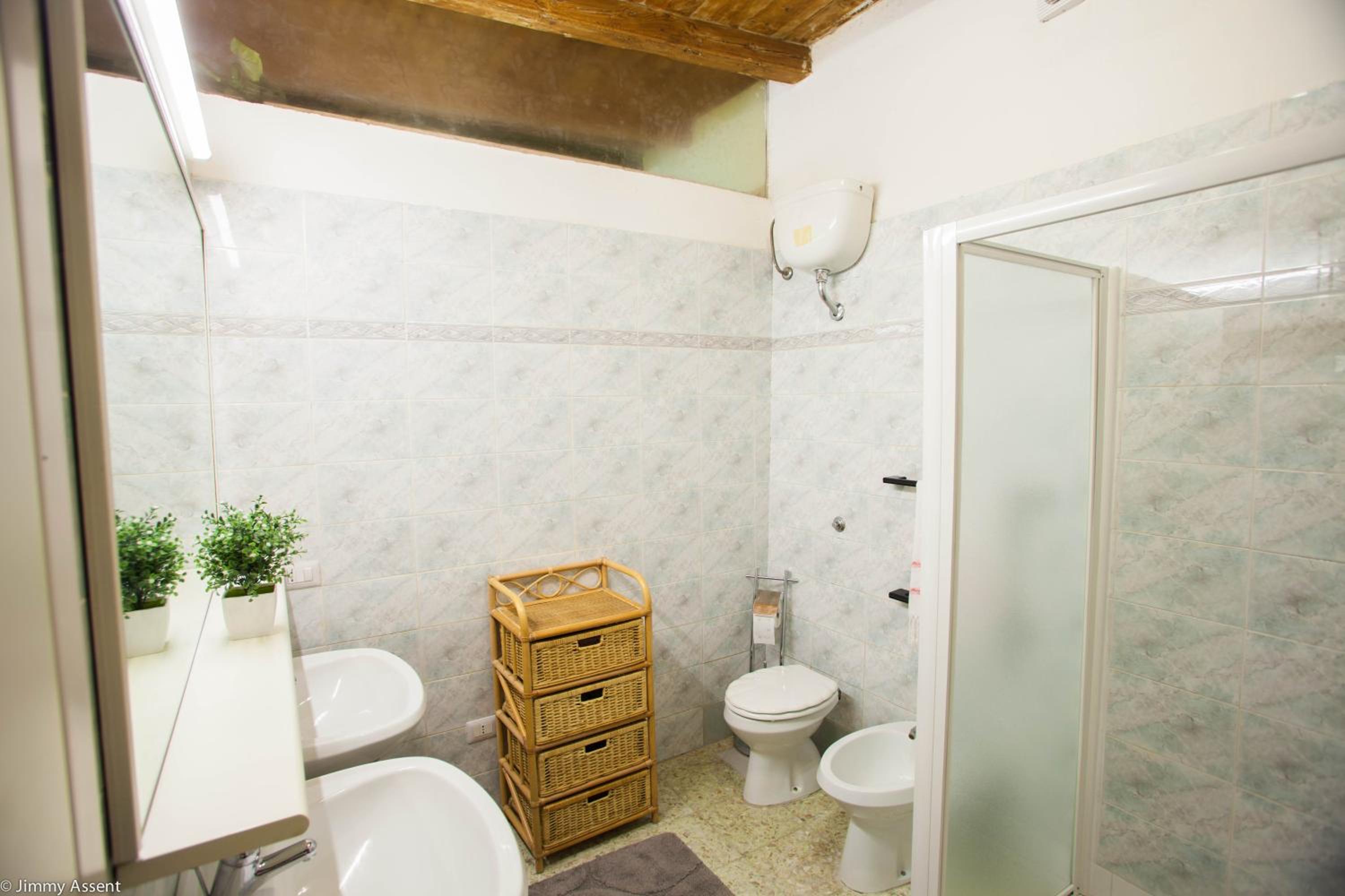 Double or Twin Room with Private External Bathroom - Photo 17
