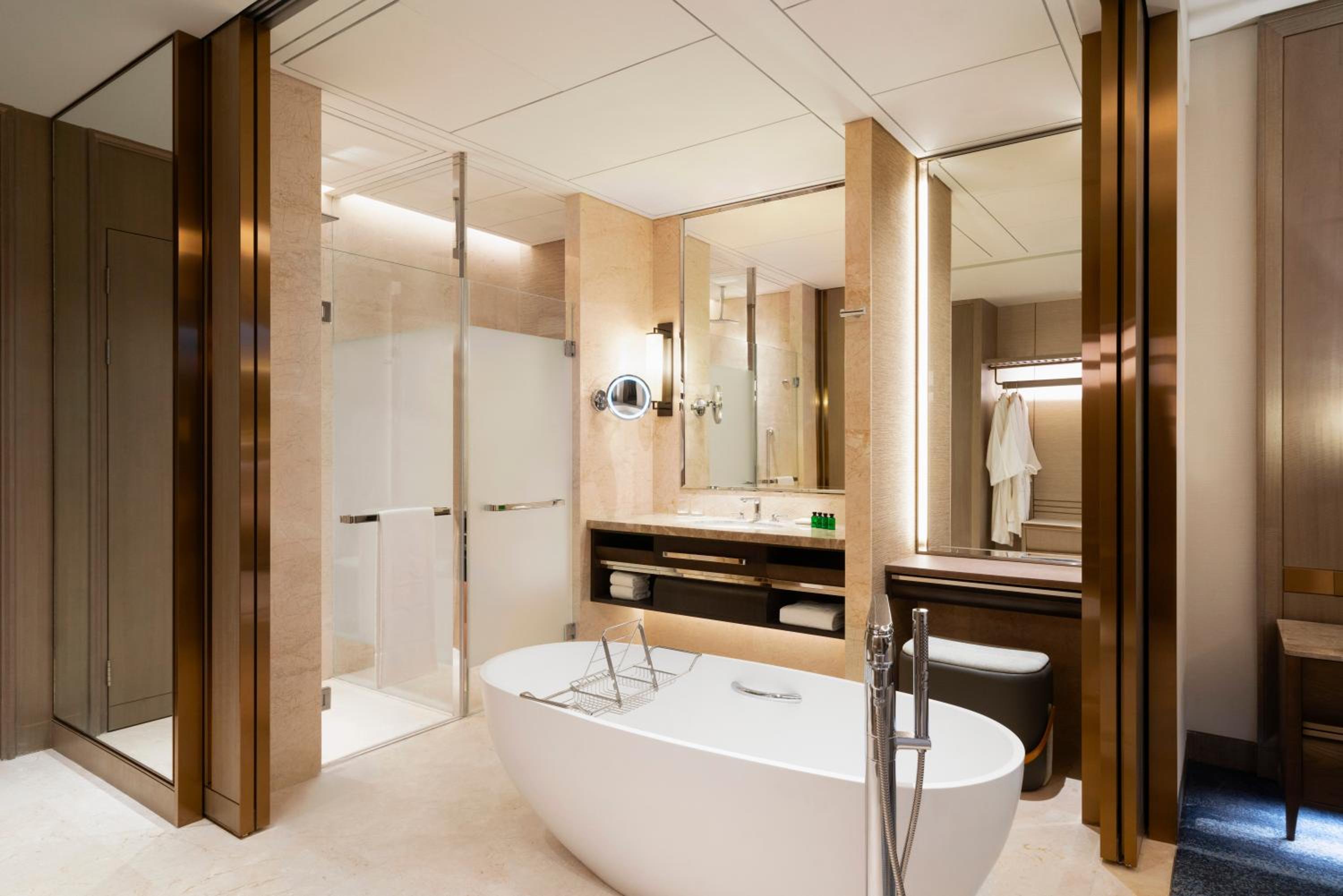 Horizon Deluxe King Room - Photo 4