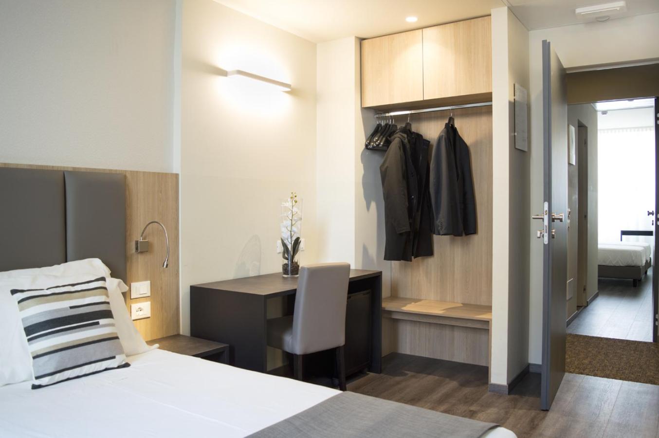 Double Room - Photo 16