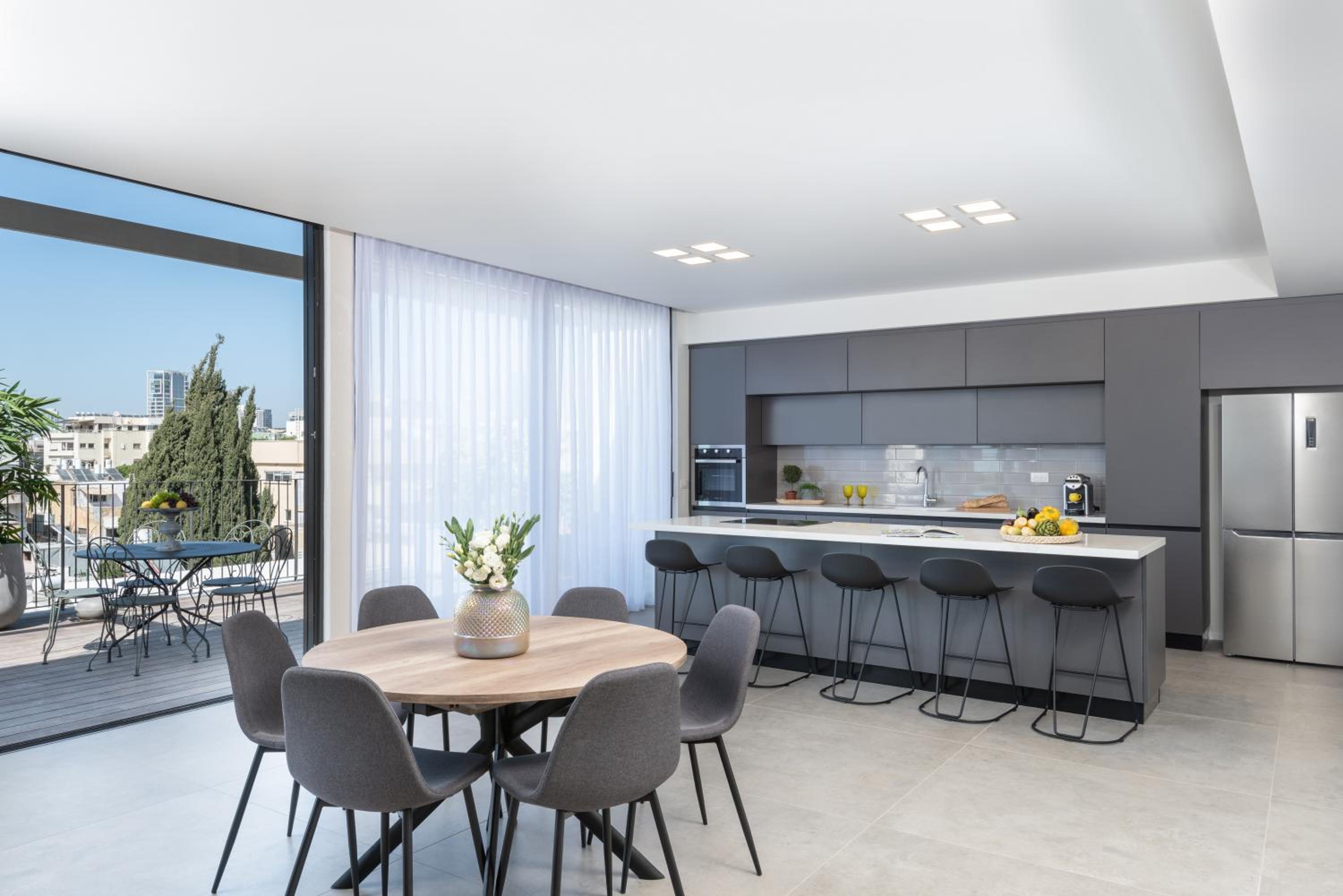Four Bedroom Penthouse with Big Terrace photo 2