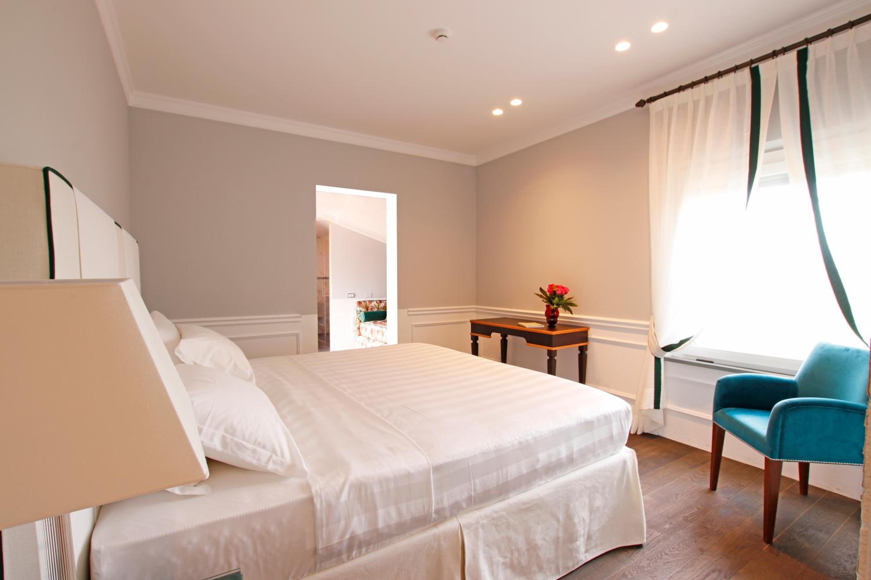 Junior Suite with Balcony with Spa Access photo 3