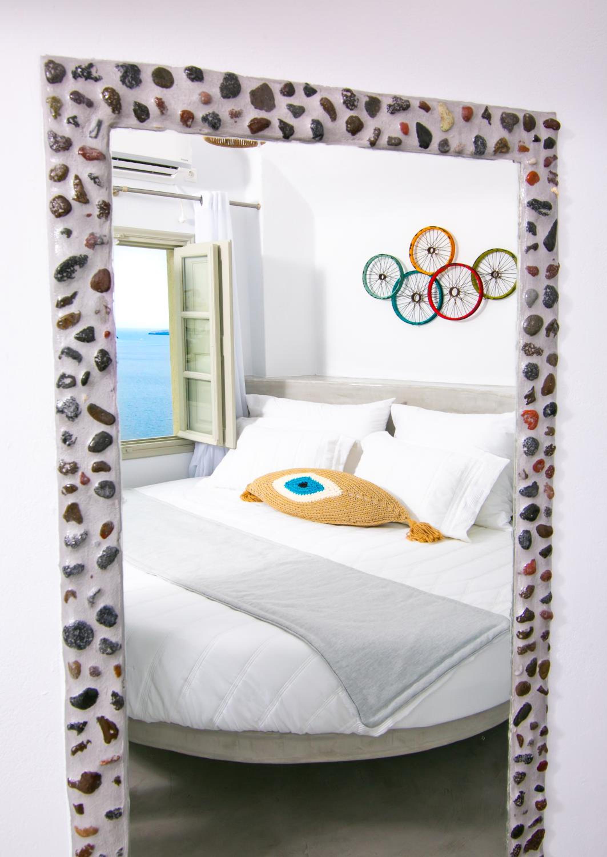 Blue Sky Suite with Outdoor Hot Tub - Photo 12