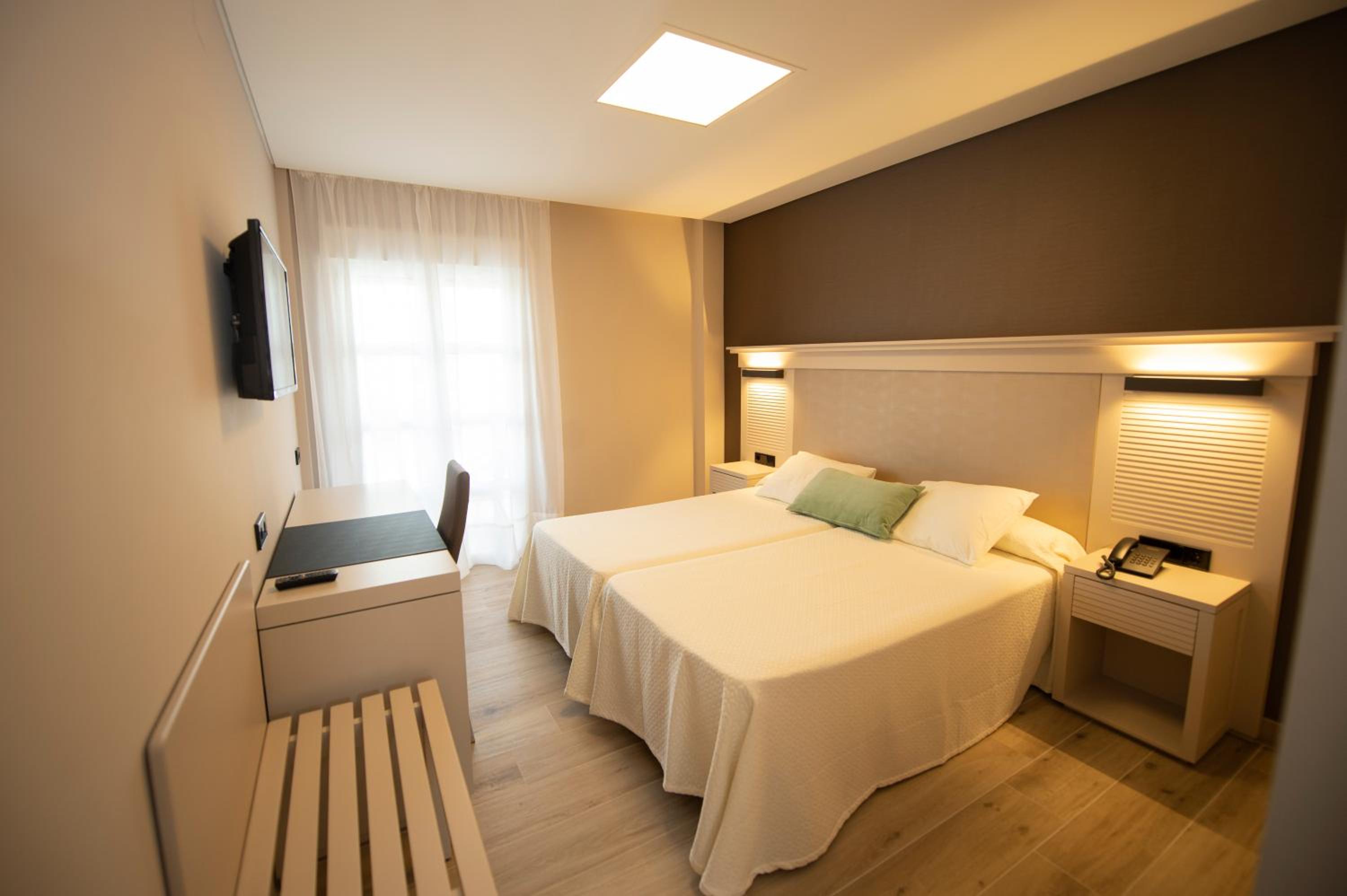 Double or Twin Room with Pool View photo 3
