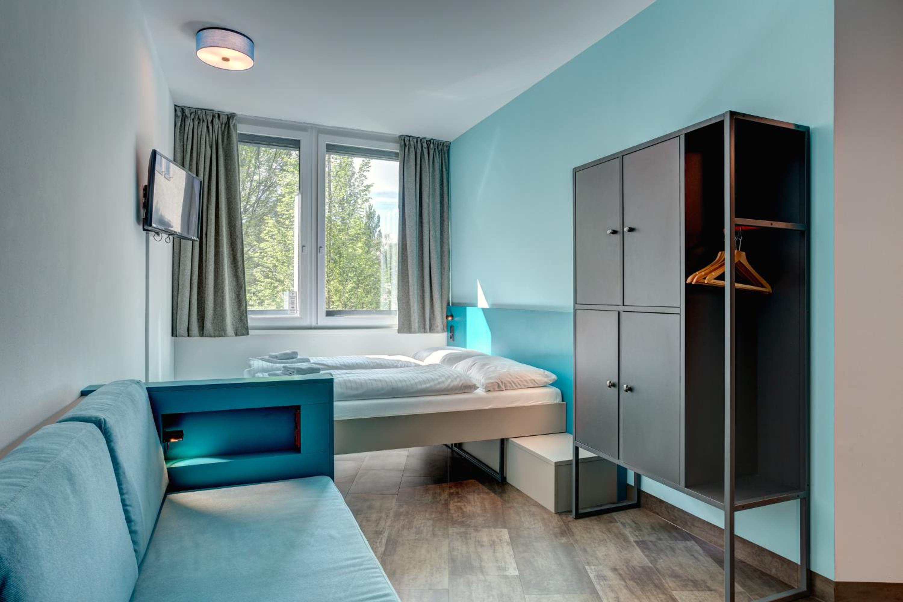 5-Bed Room