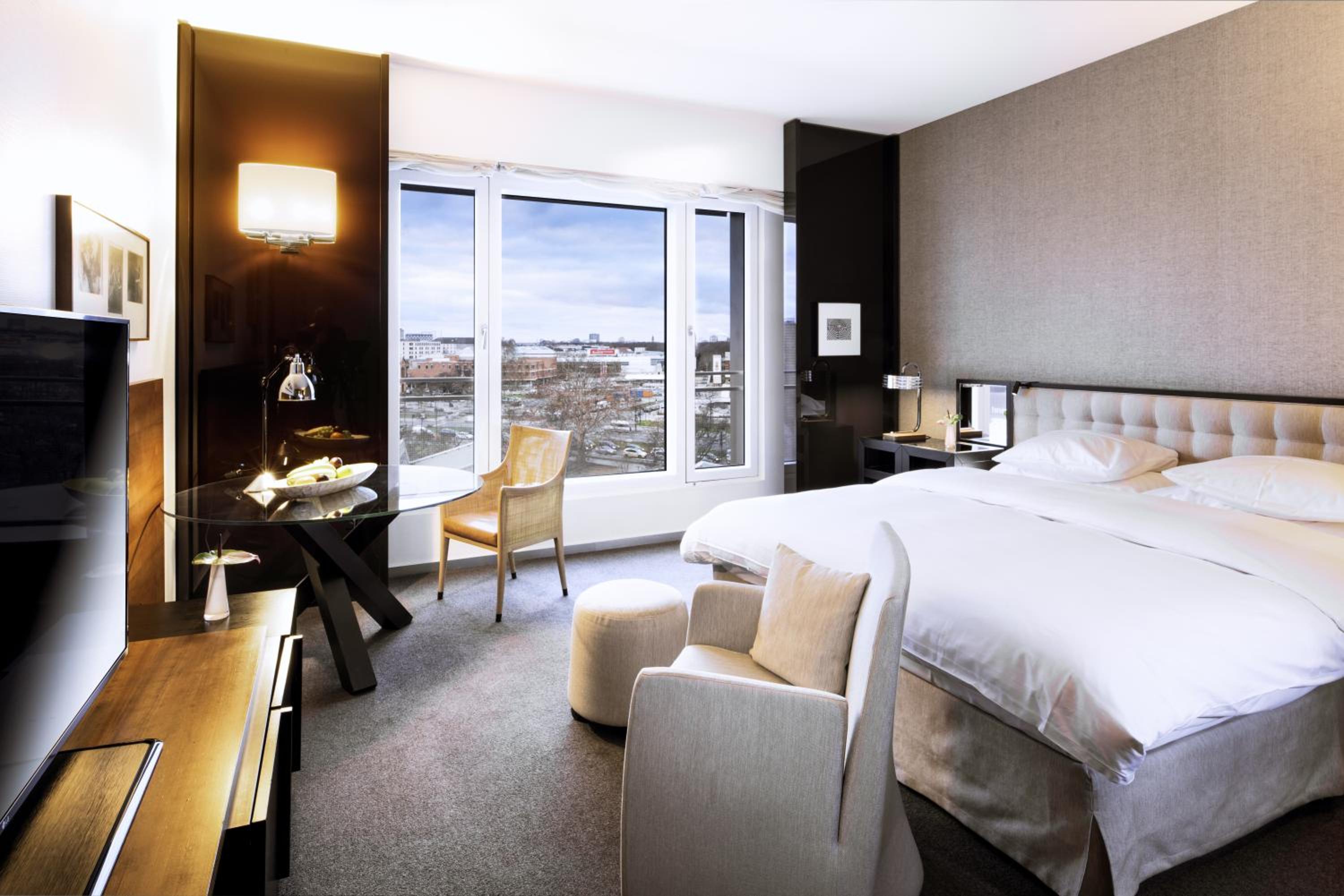 King Room with View - Photo 7
