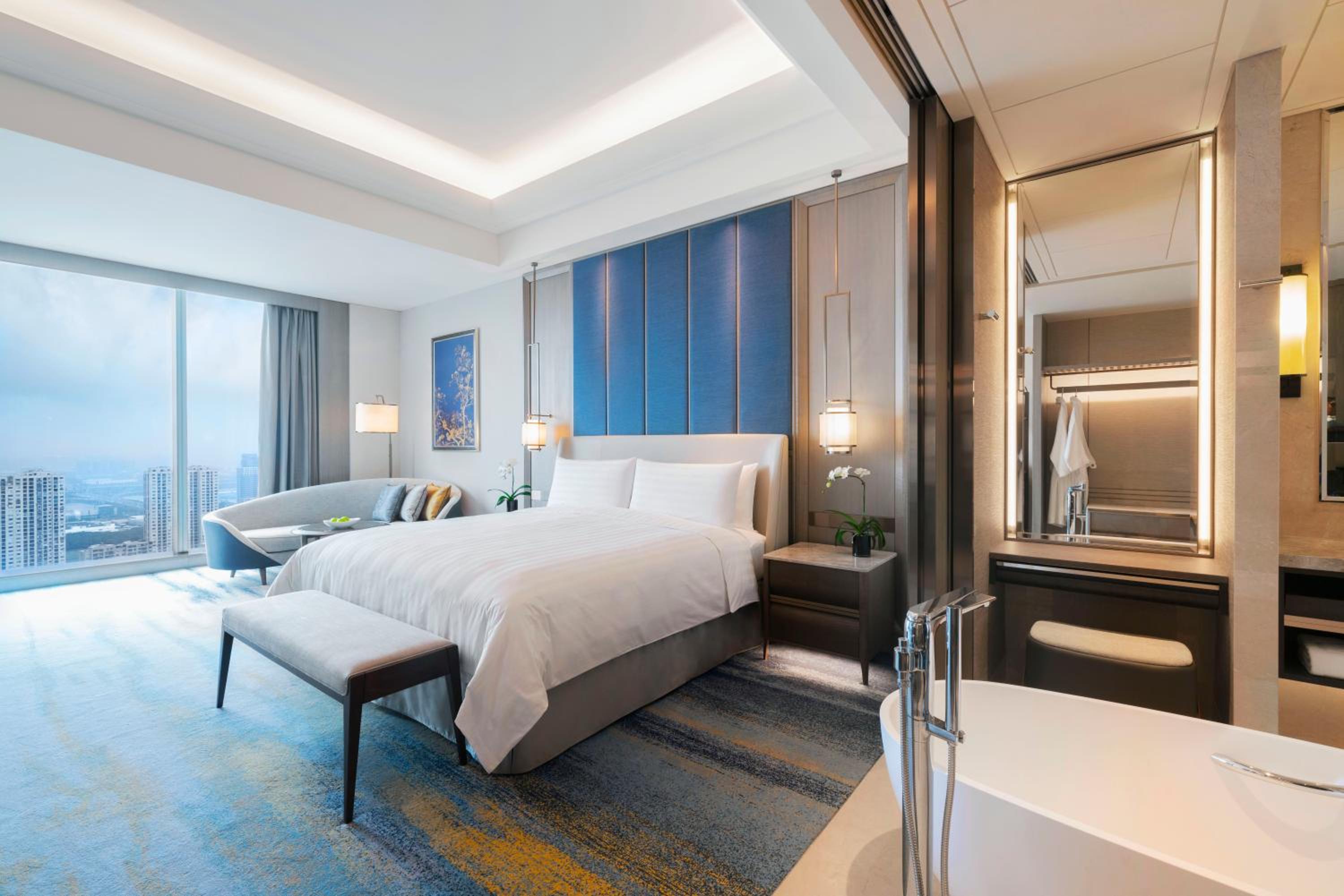 Premier King Room - Photo 3