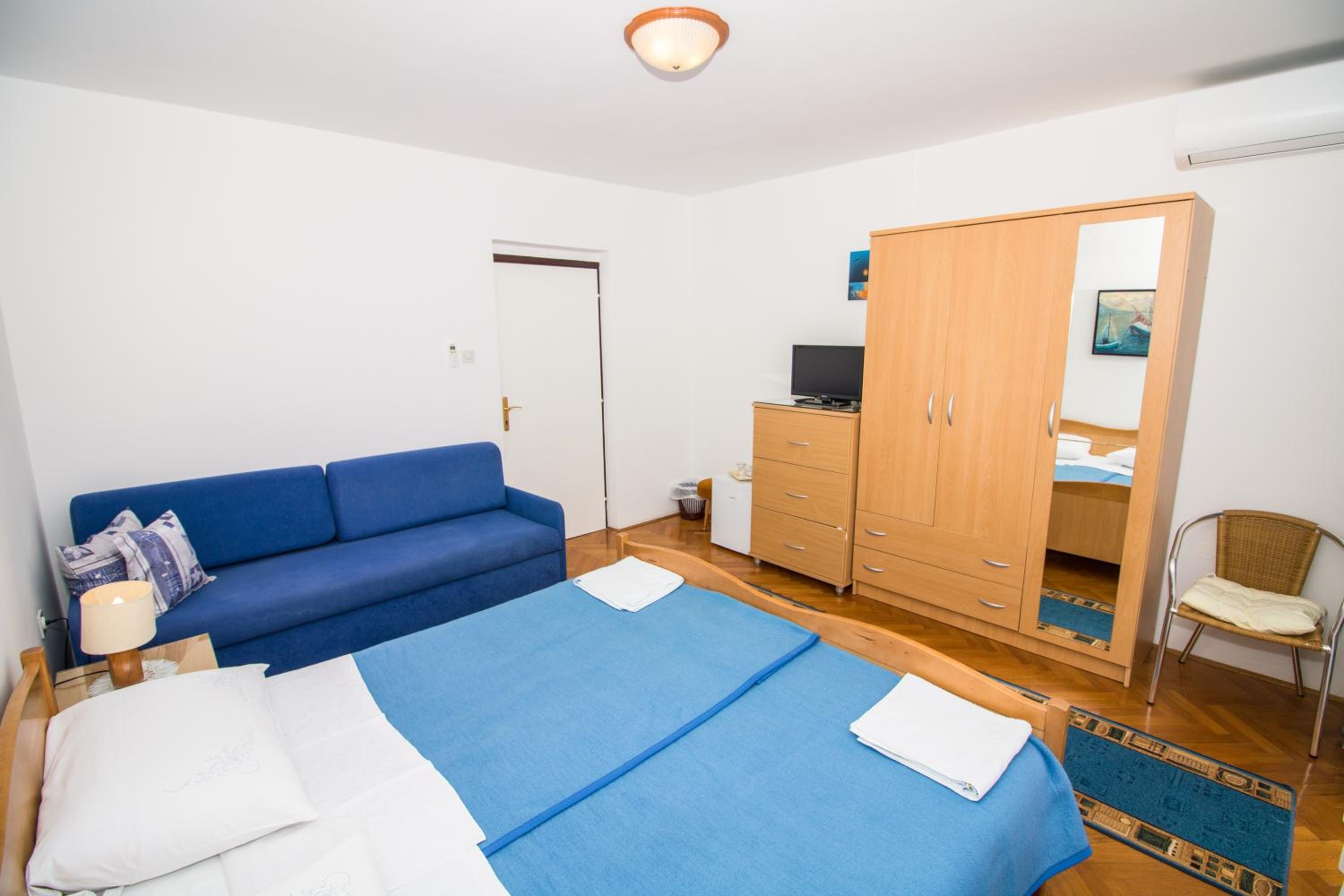 Triple Room with Private External Bathroom photo 2