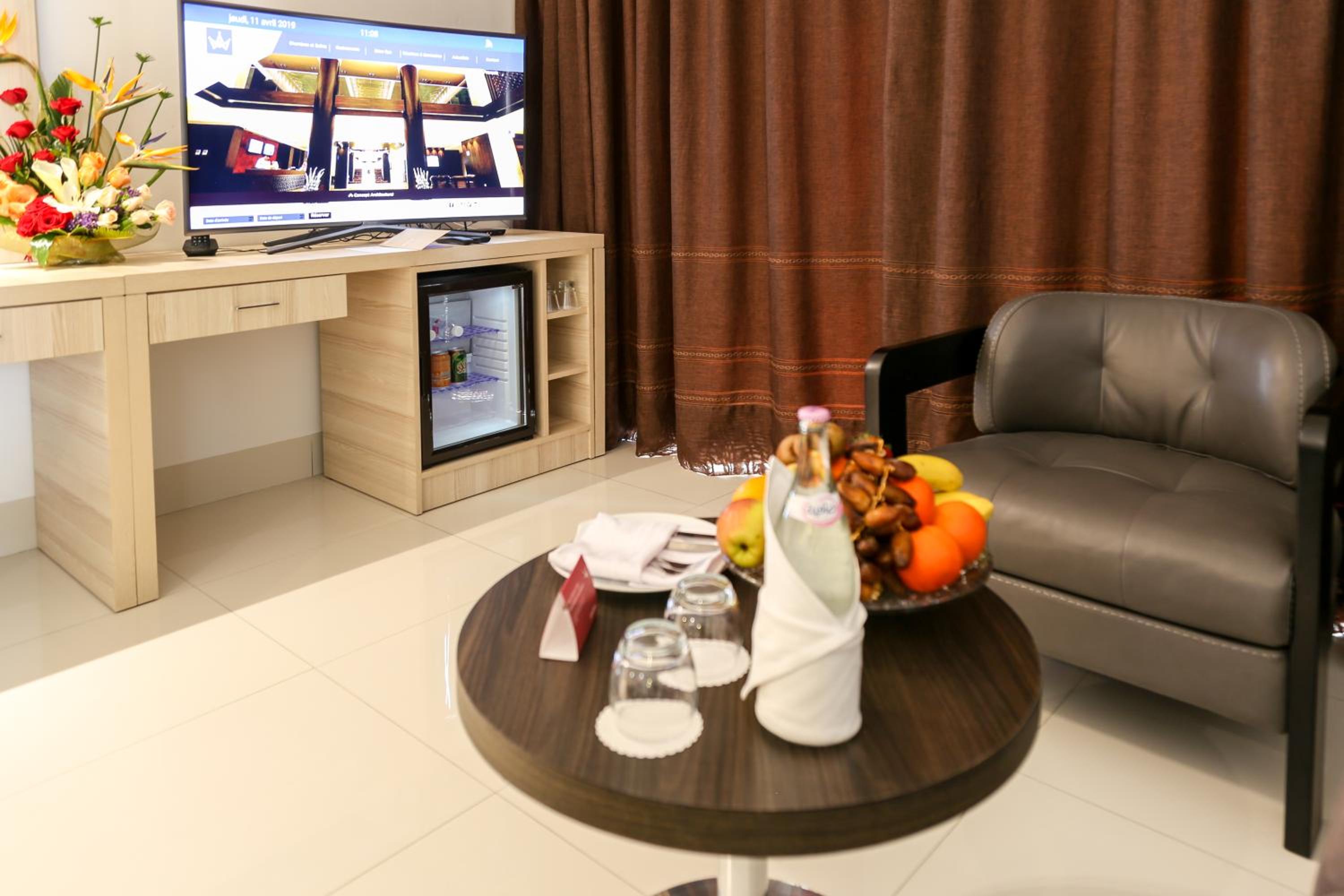 Presidential Suite with City View photo 2