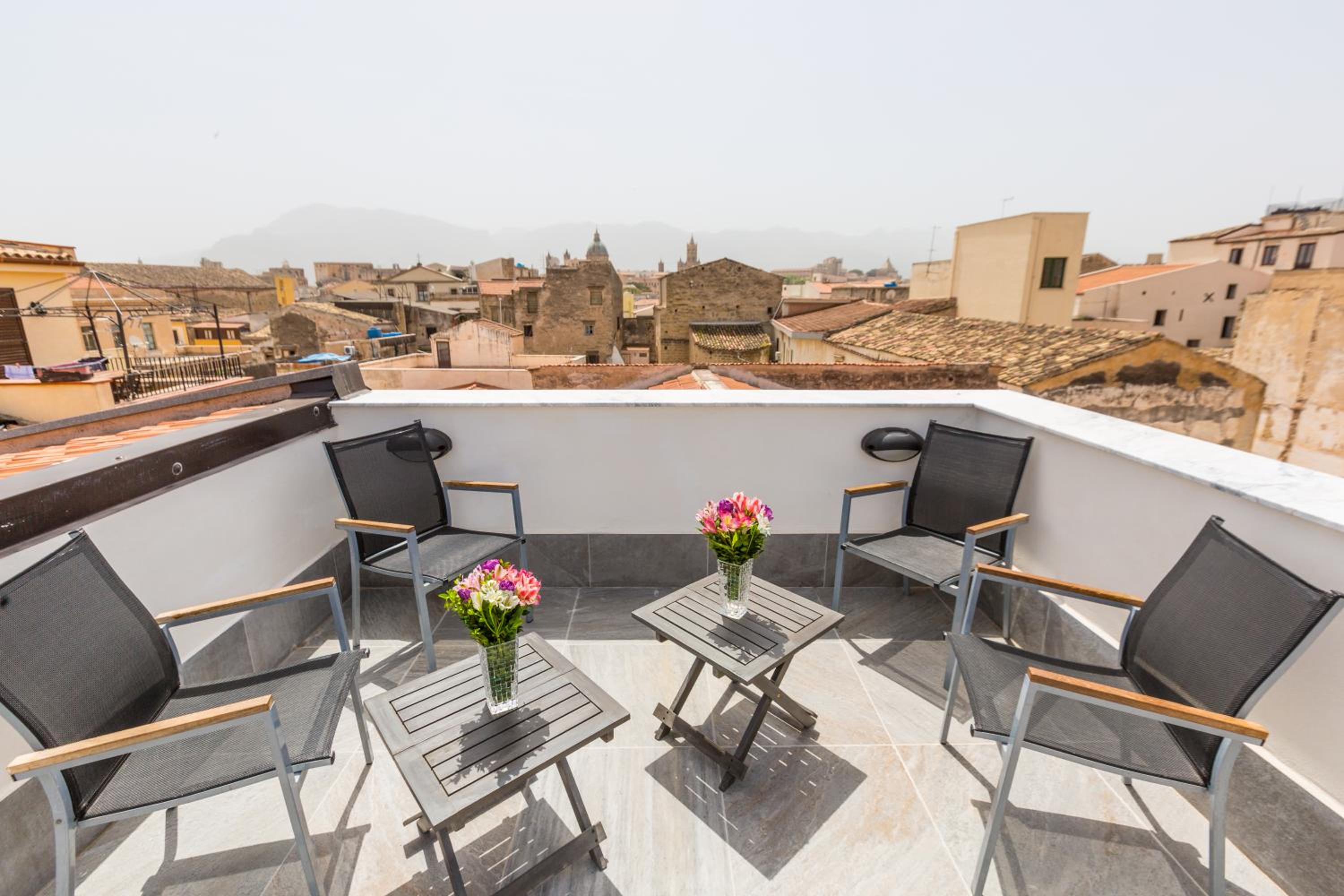 Apartment with Terrace - Photo 25