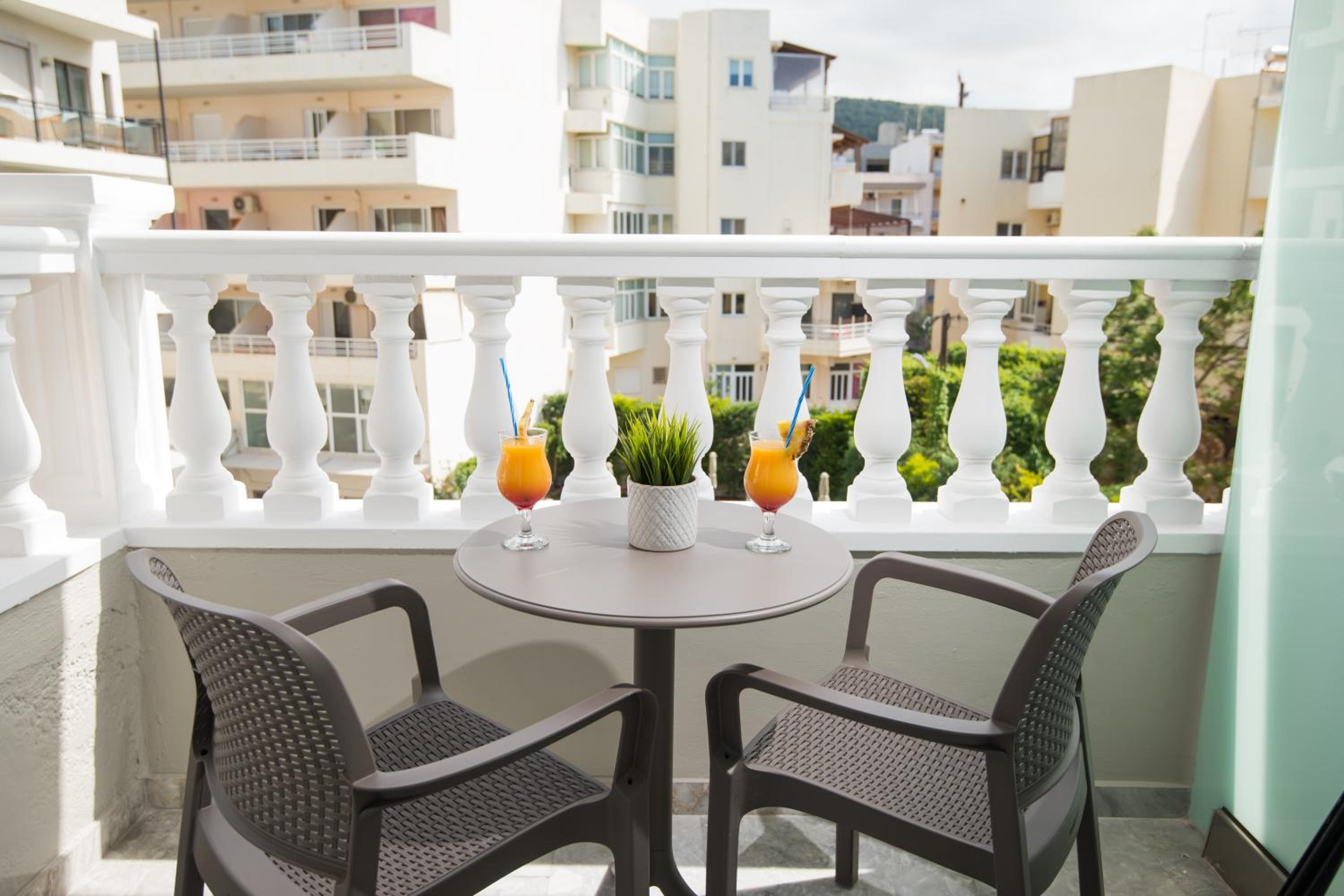 Studio with Balcony photo 2
