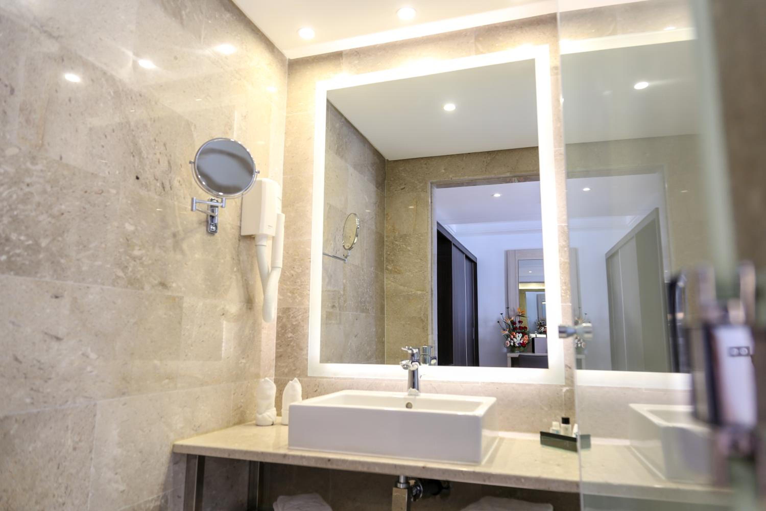 King-Size Deluxe Room photo 3