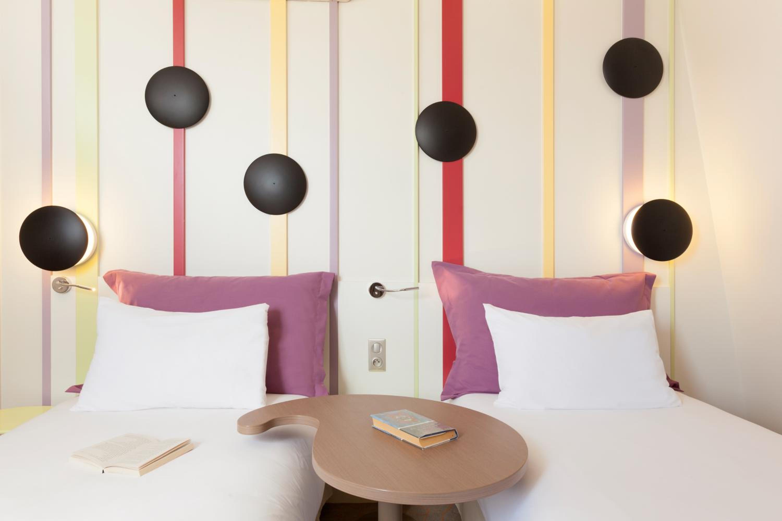 Standard Room with 2 Single Beds - Breakfast included - Photo 1