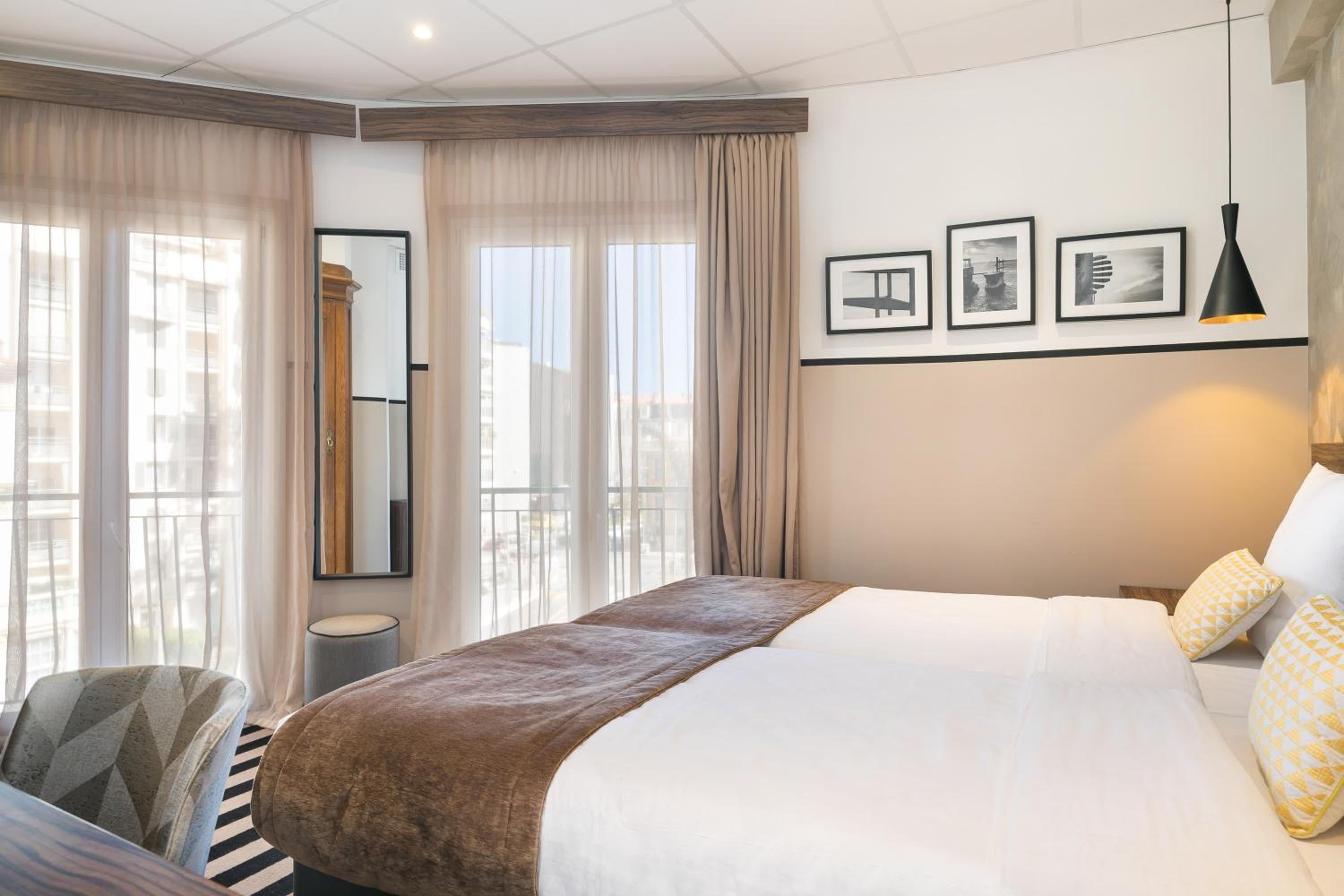 Deluxe Double Room - Photo 10