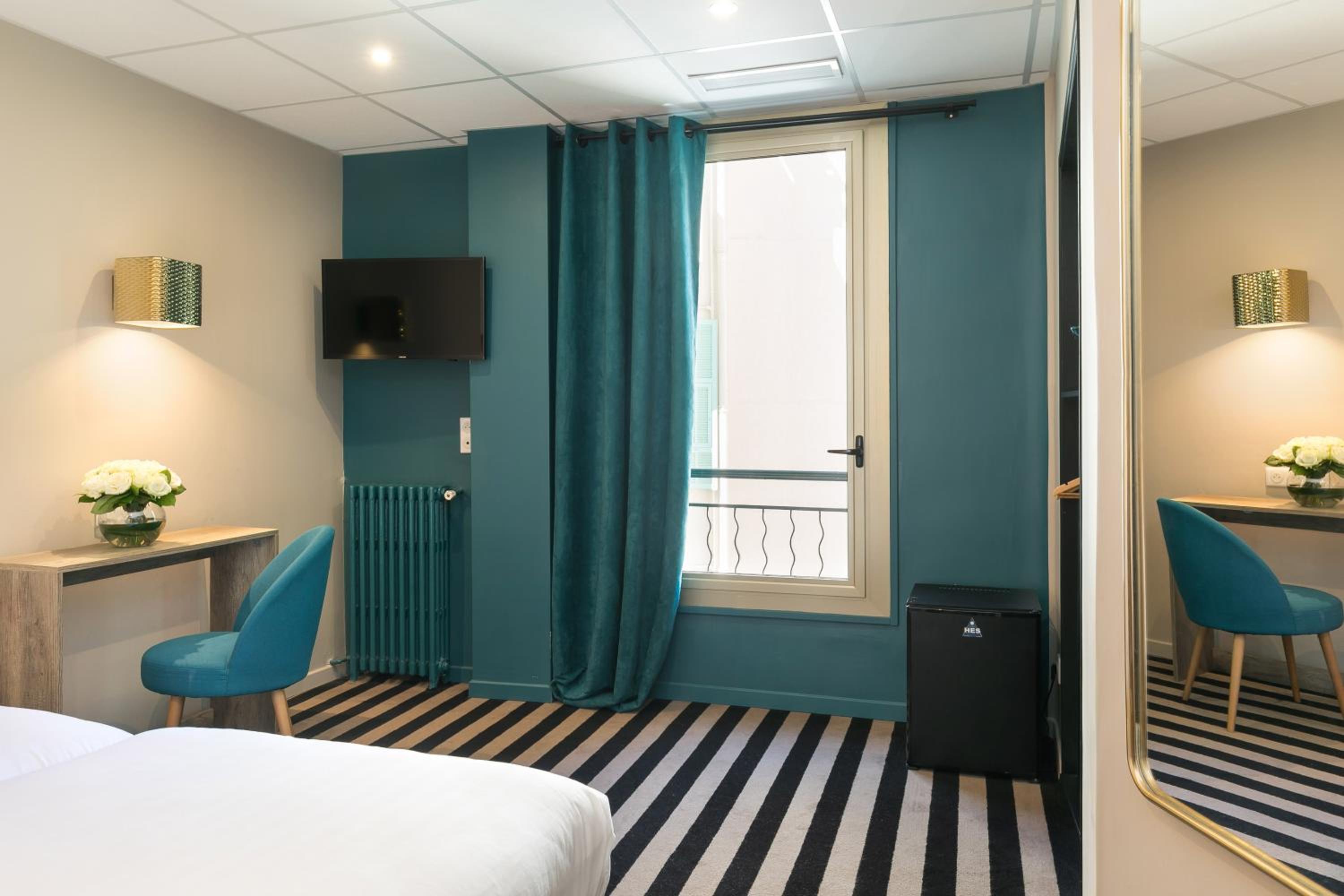 Deluxe Double Room - Photo 9
