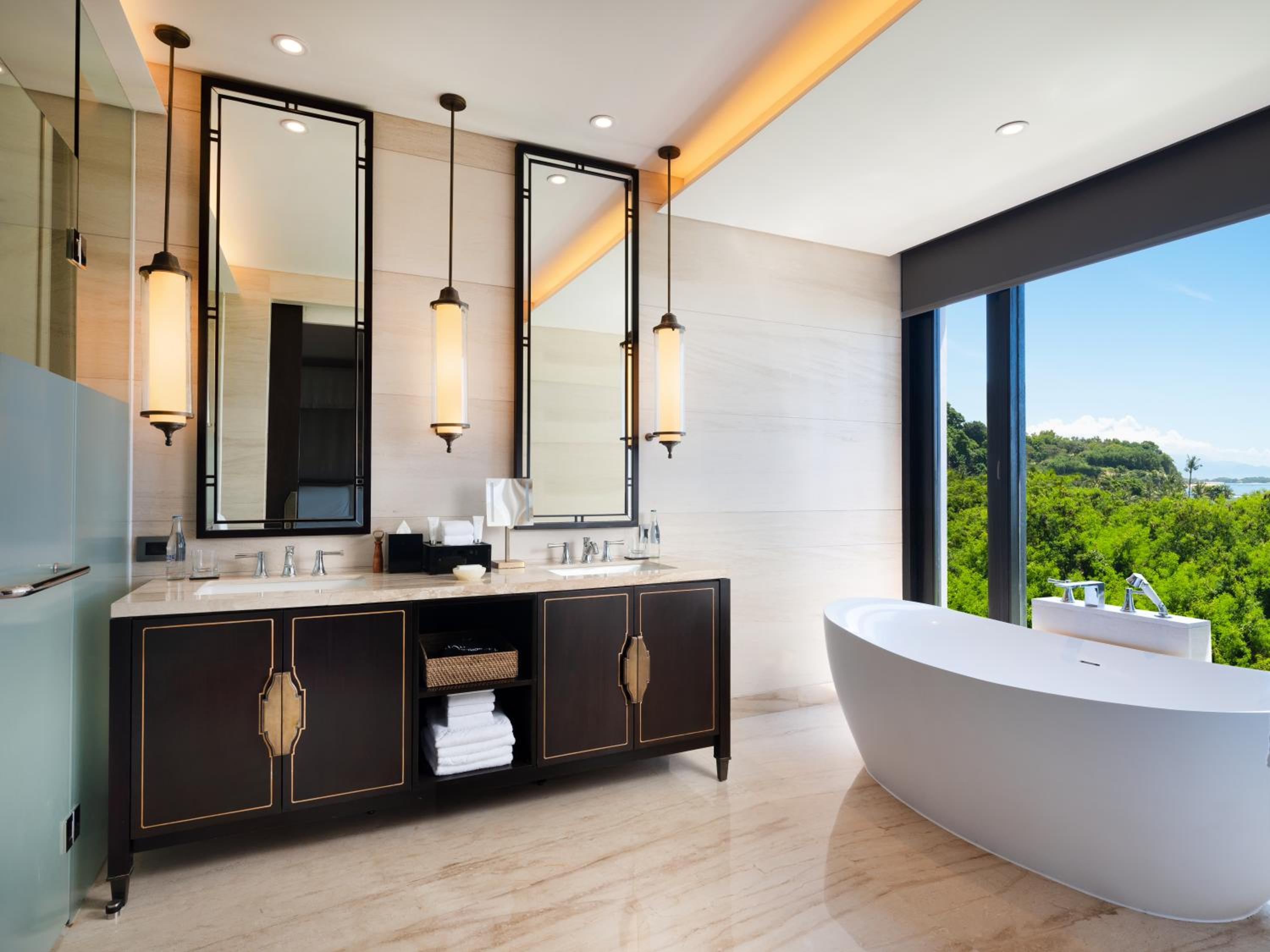 Grand Deluxe Room King - Photo 16