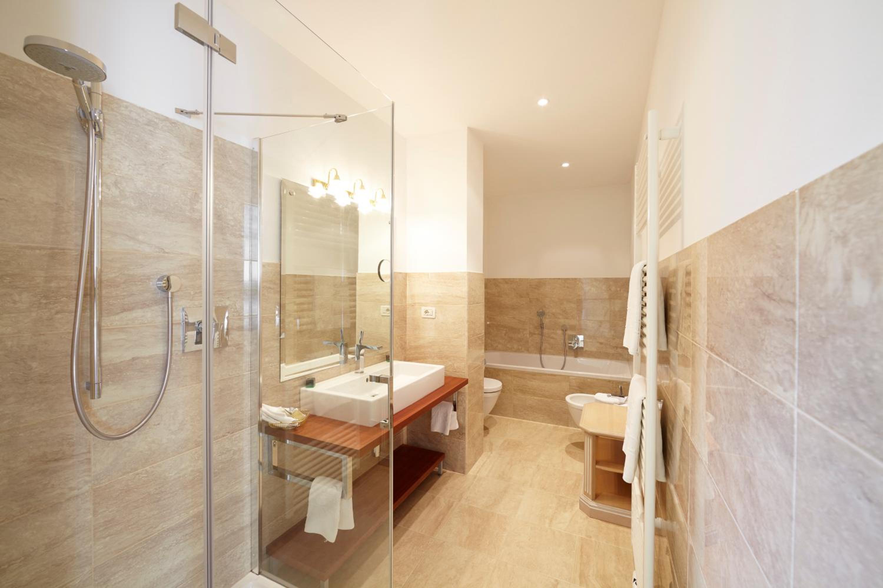 Suite - Photo 8