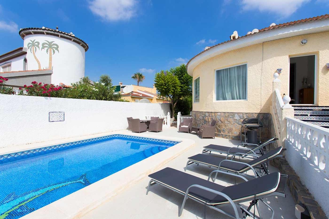 Villa photo 2