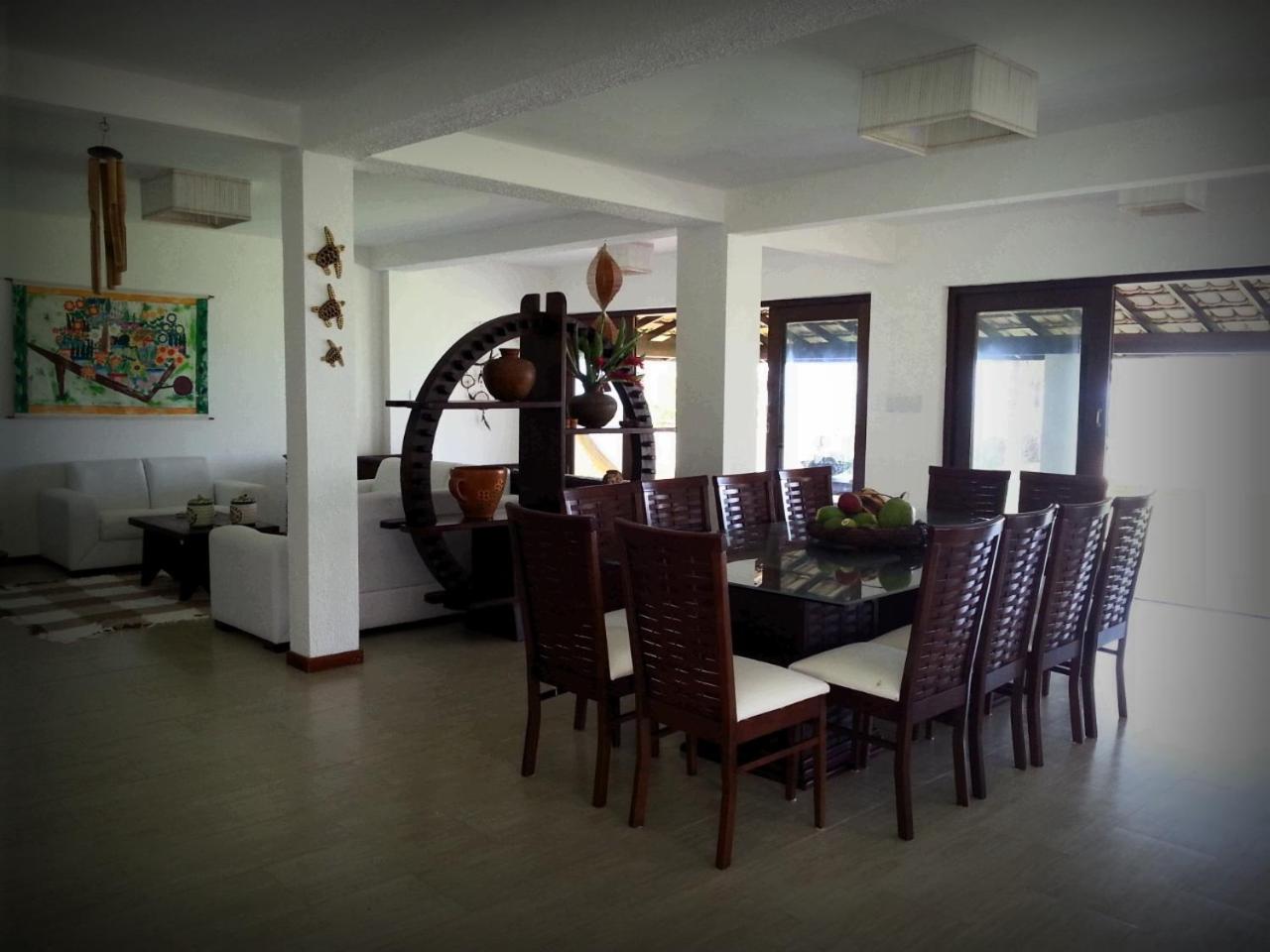 Six-Bedroom House photo 3