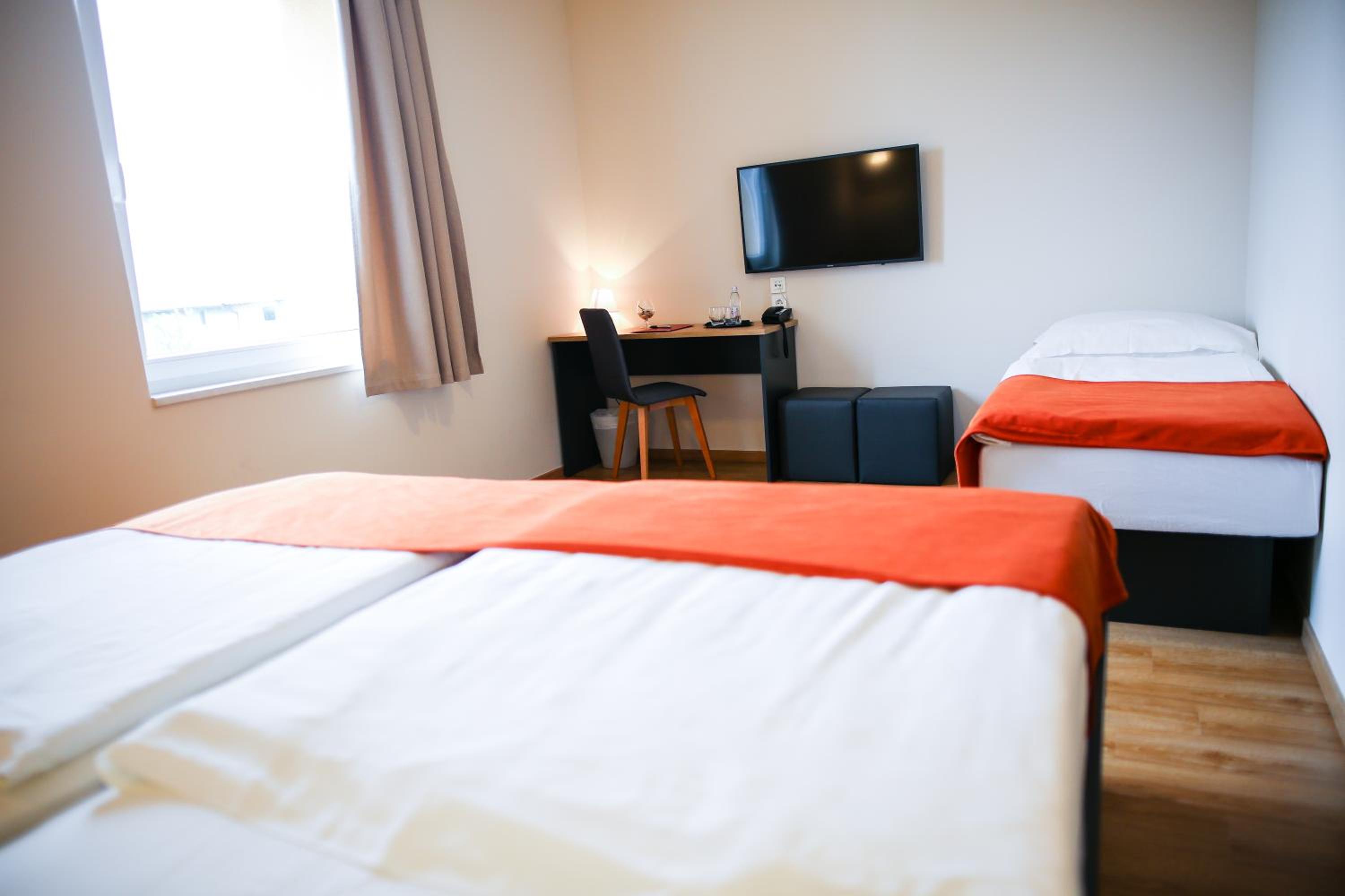 Triple Room - Photo 1
