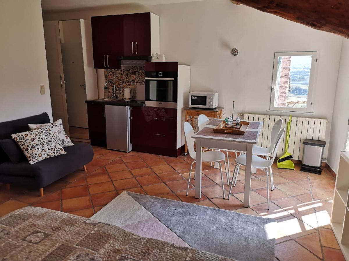 Studio Apartment photo 1