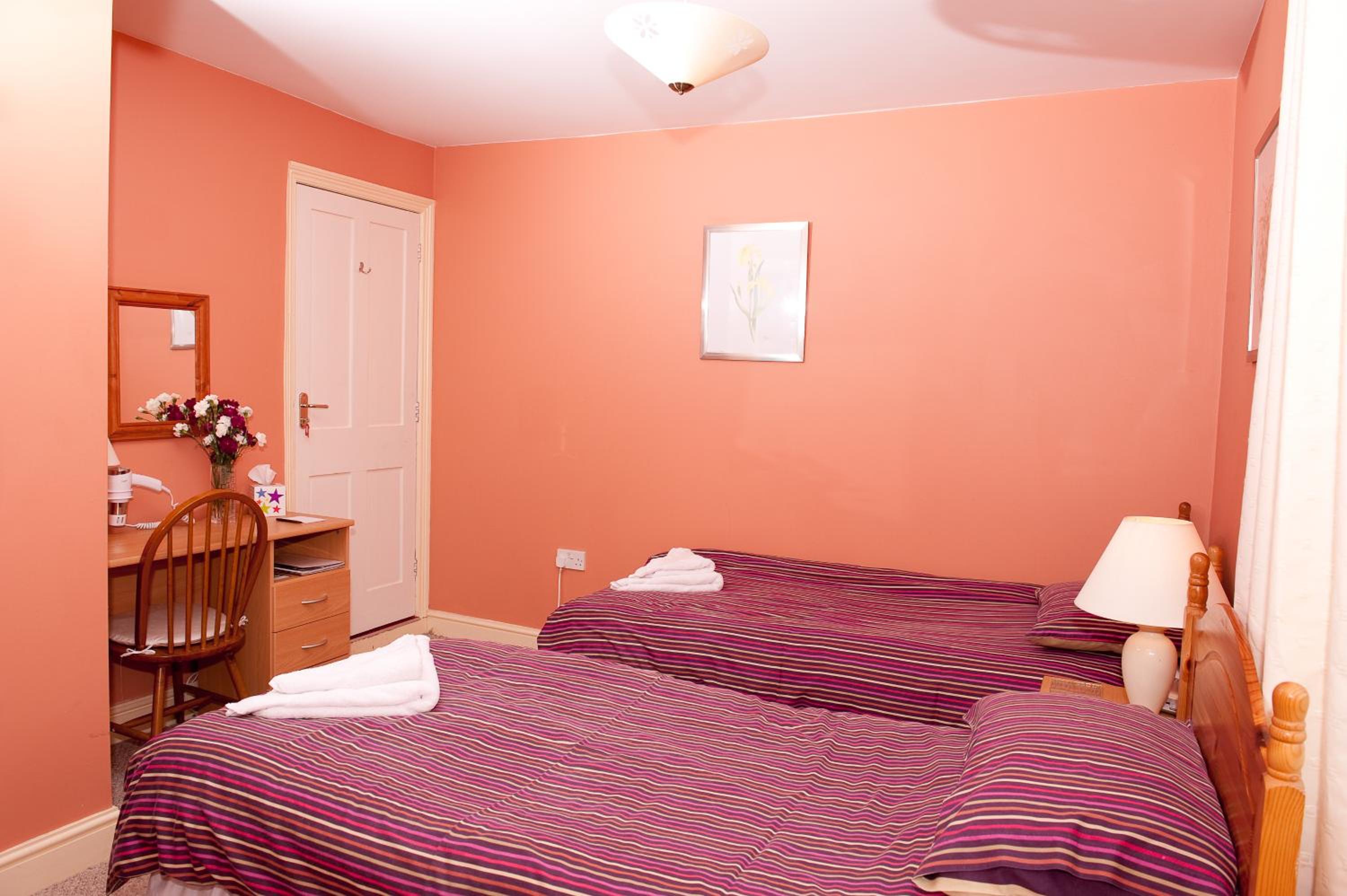 Twin Room - Photo 1