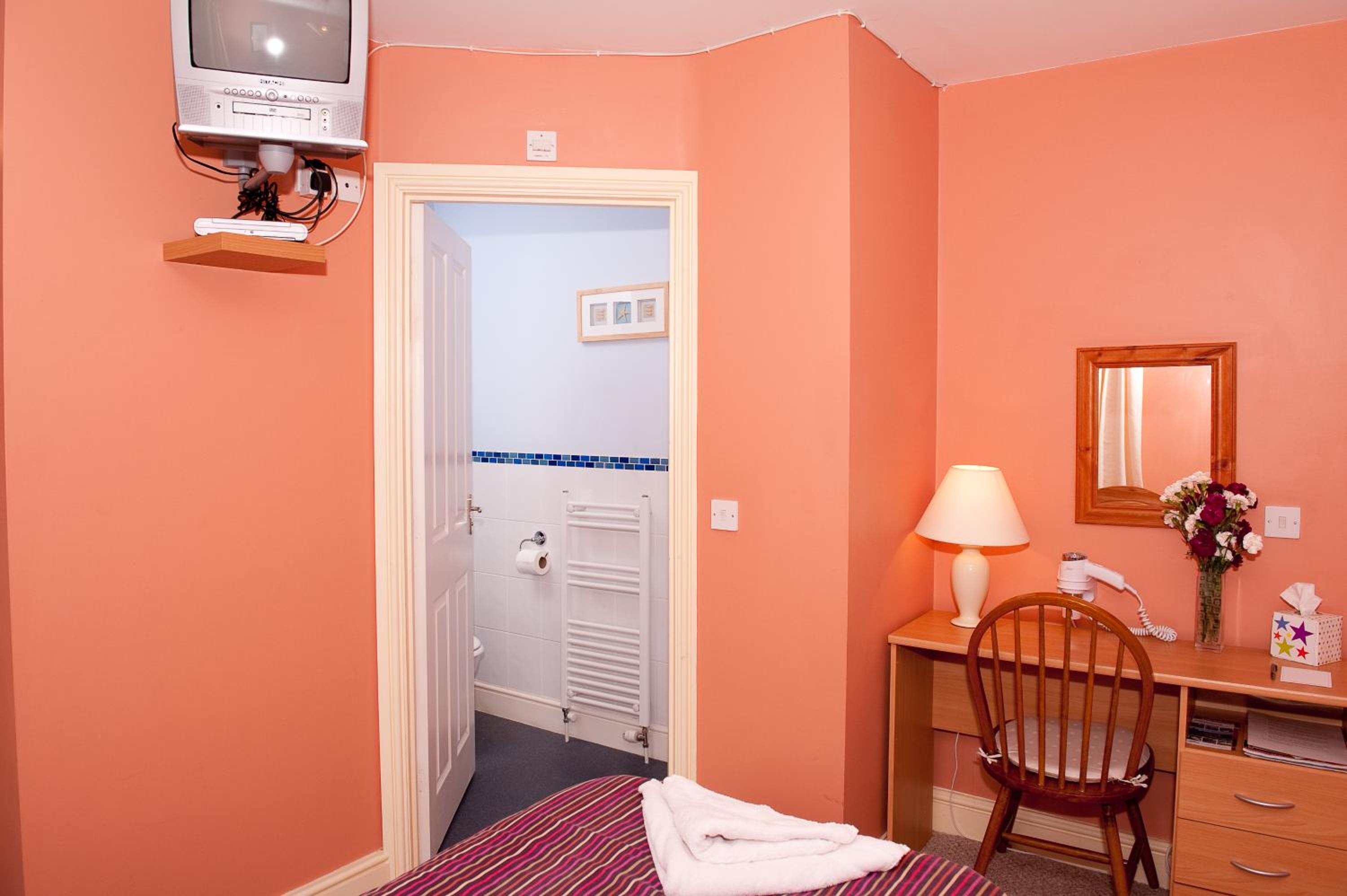 Twin Room - Photo 4
