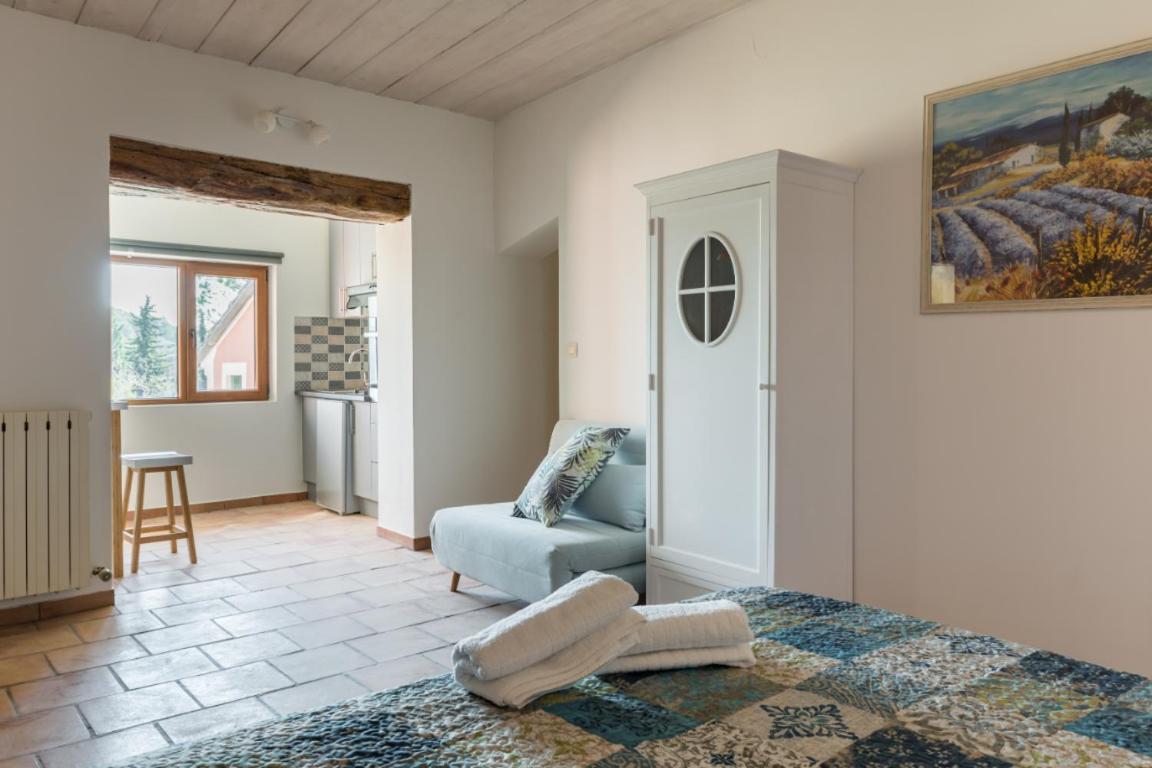 Studio Apartment photo 2
