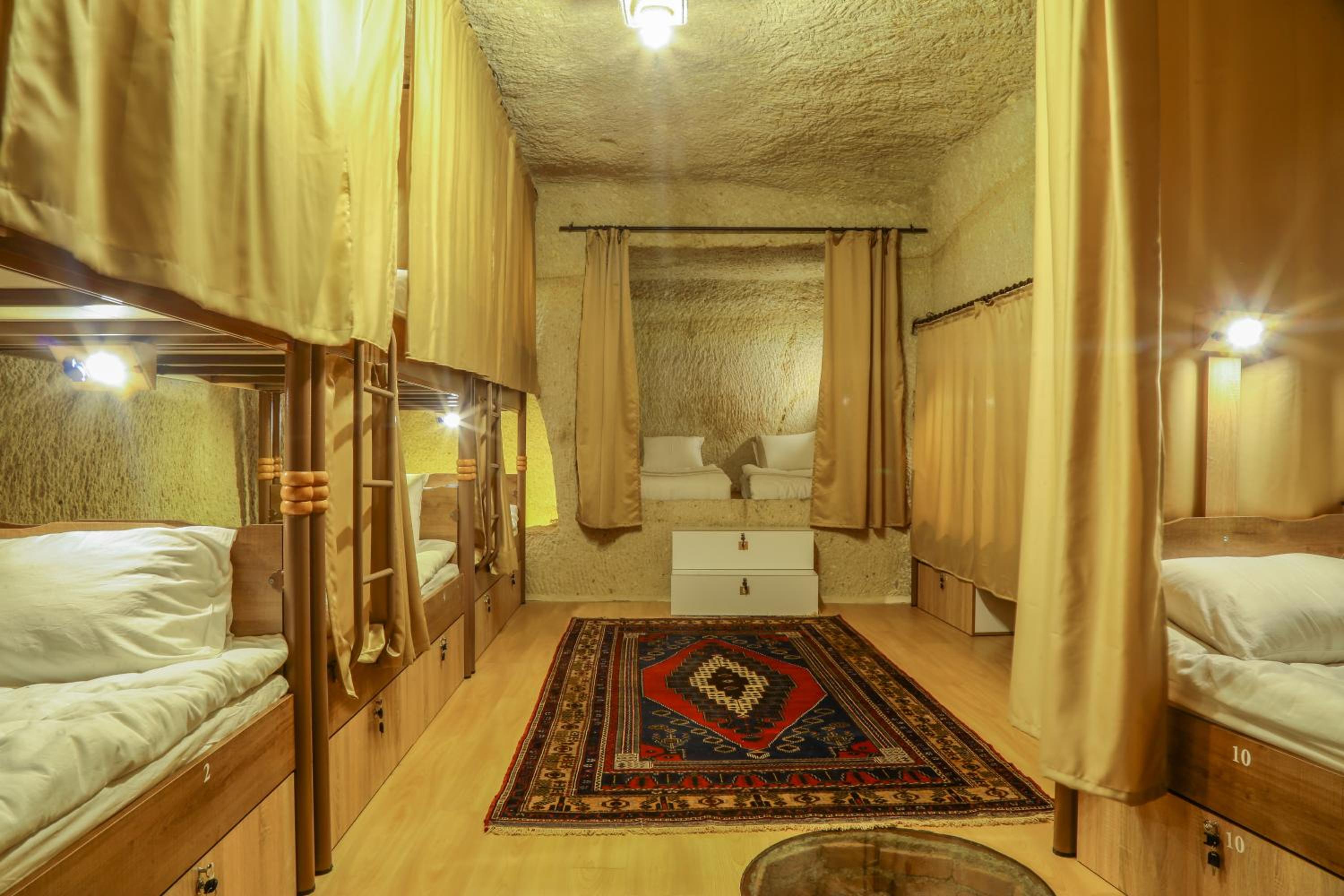 Single Bed in Mixed Dormitory Room photo 1