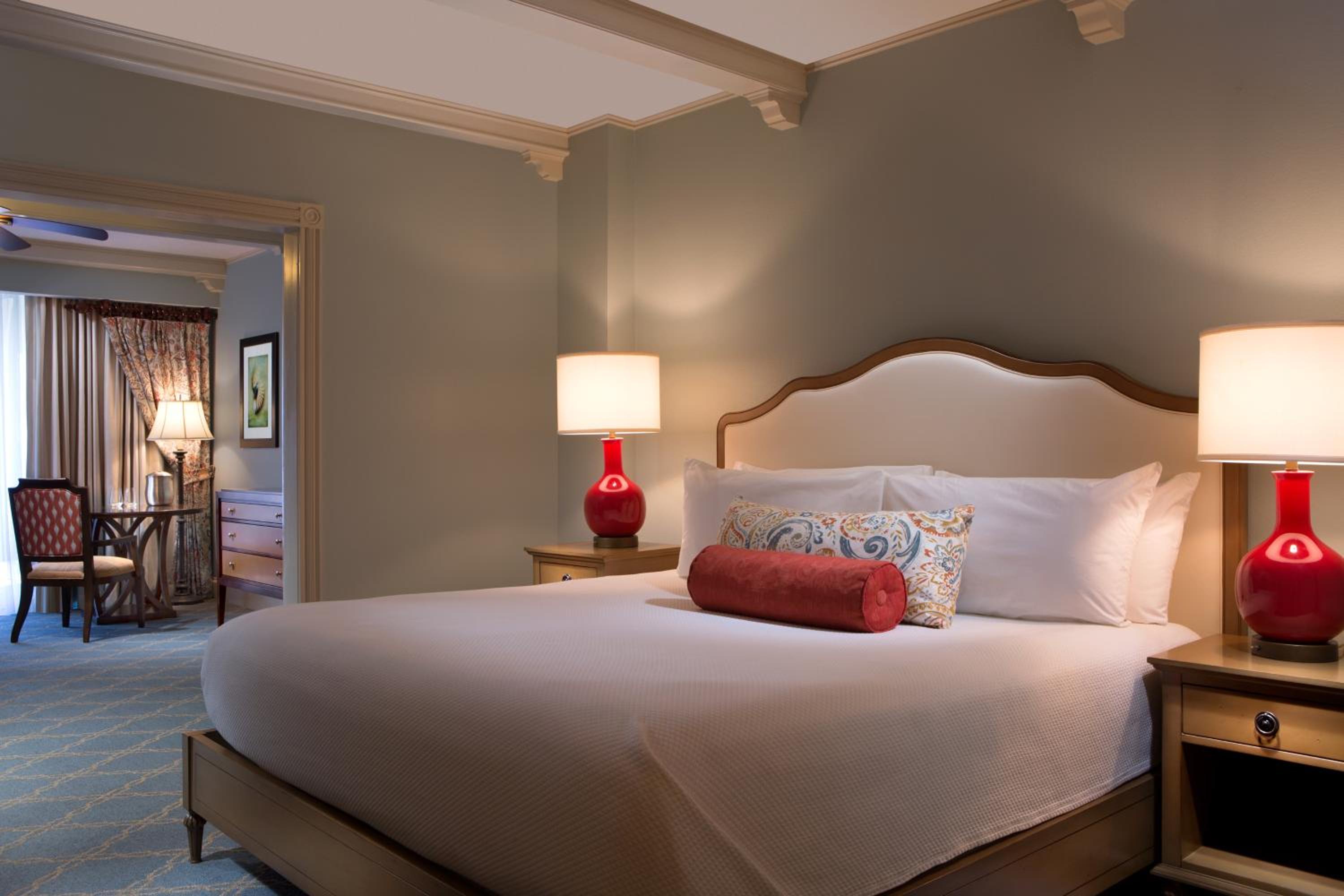 One-Bedroom Suite - Photo 3