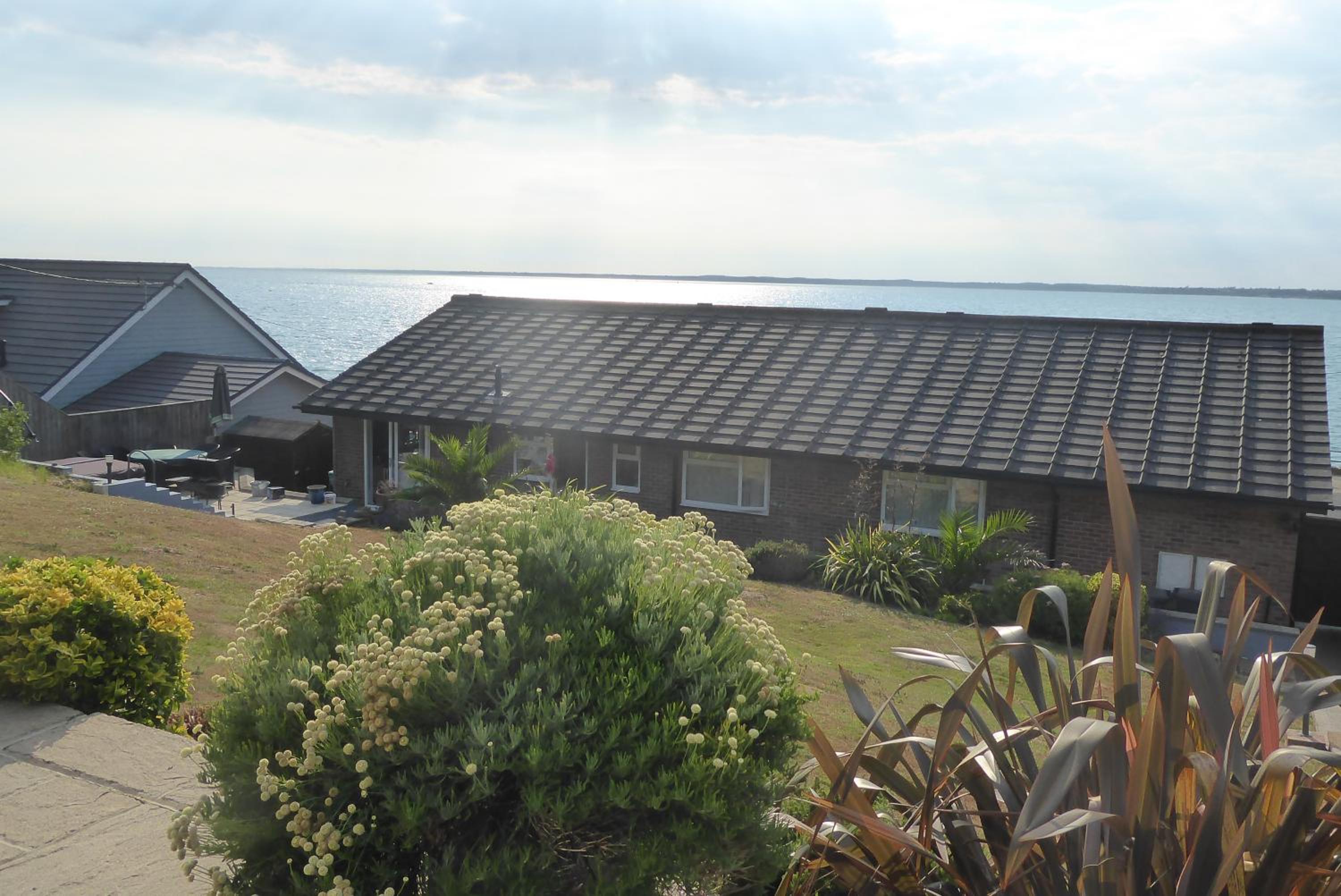 Deluxe Double Room with Sea View - Photo 9