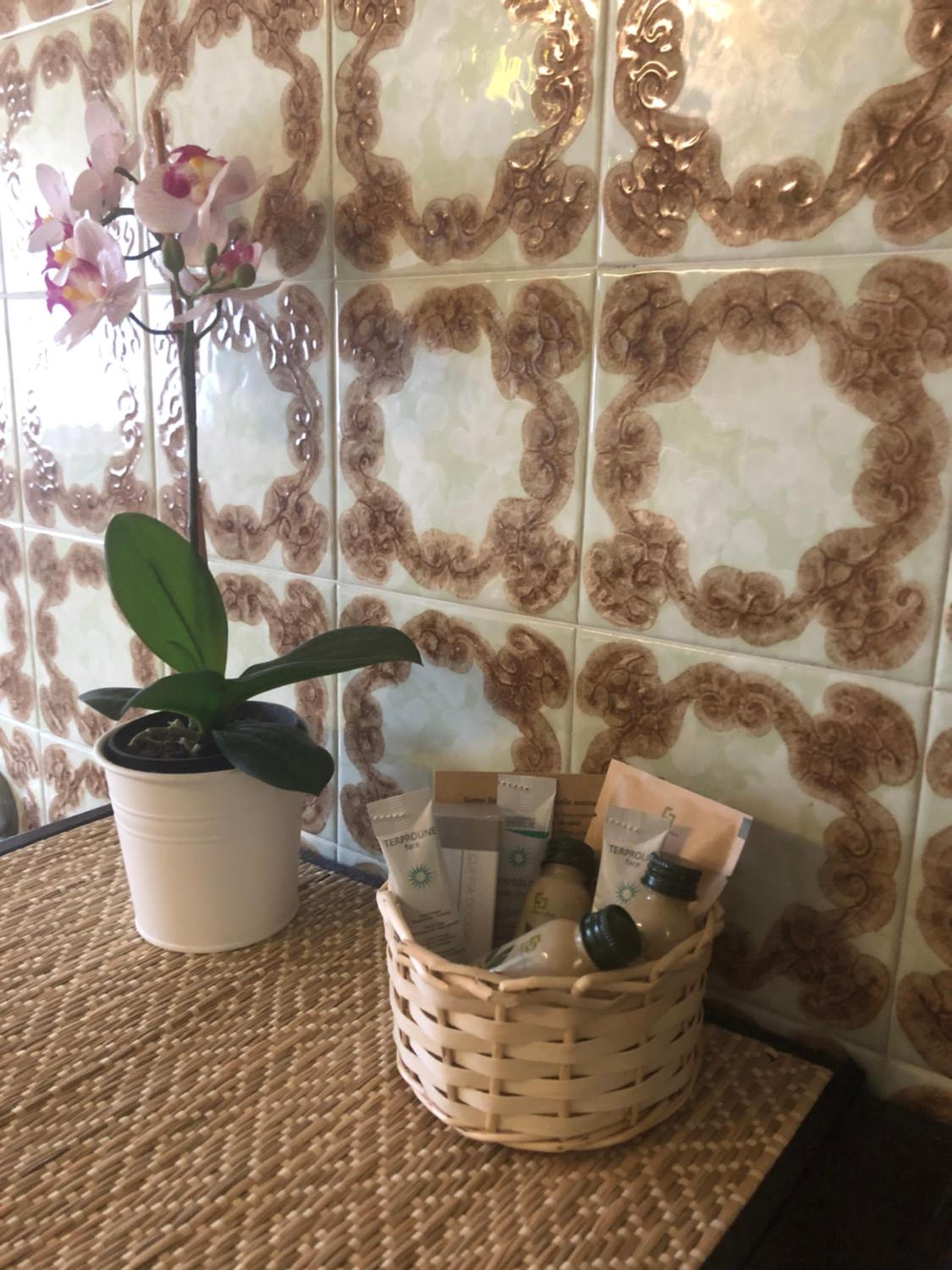Basic Triple Room with Shared Bathroom photo 2