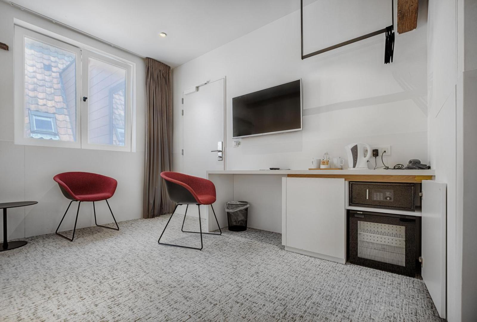 Standard Room with Bath - Photo 1